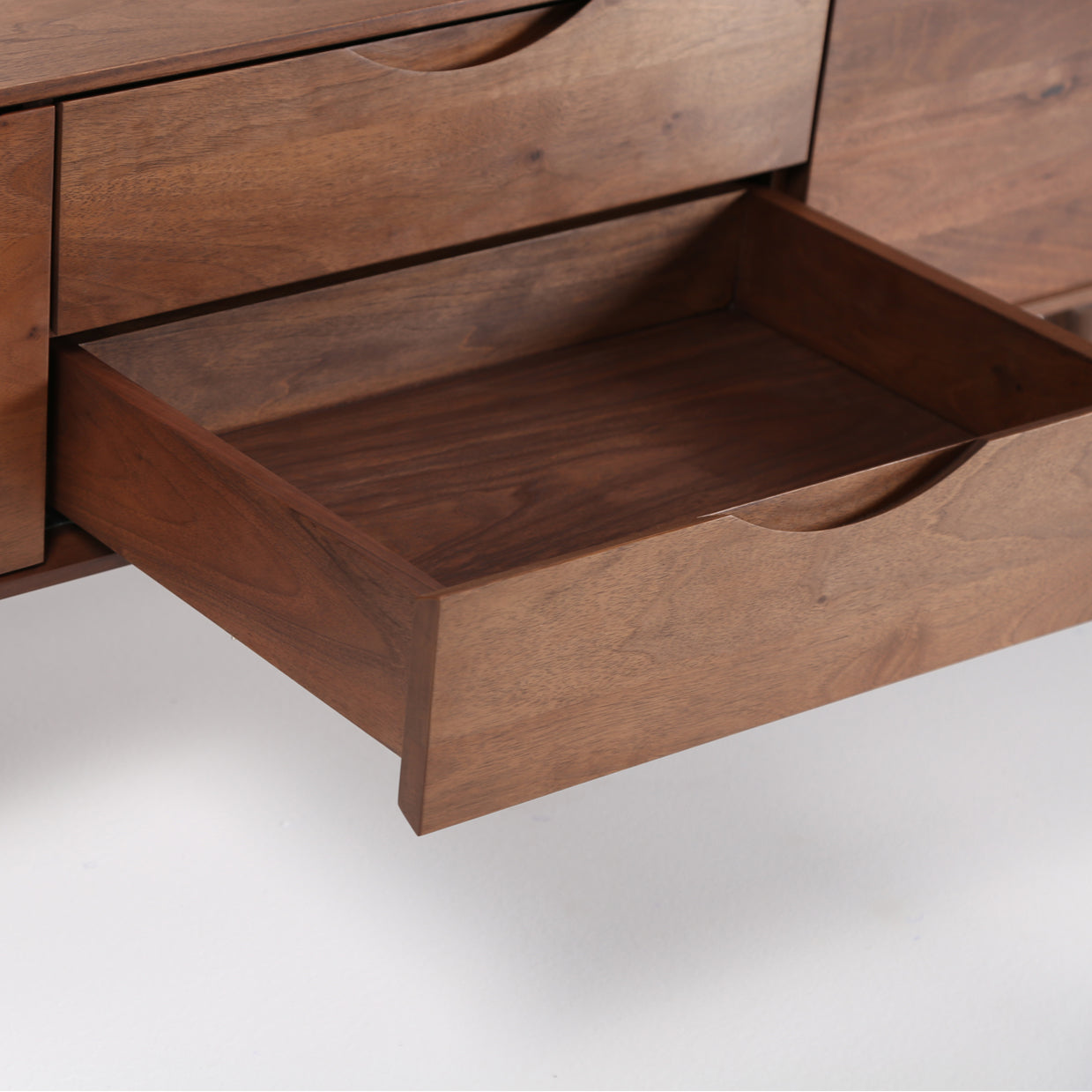TV komoda Primo Bassa 160x41,5 cm, material: polno les oreh