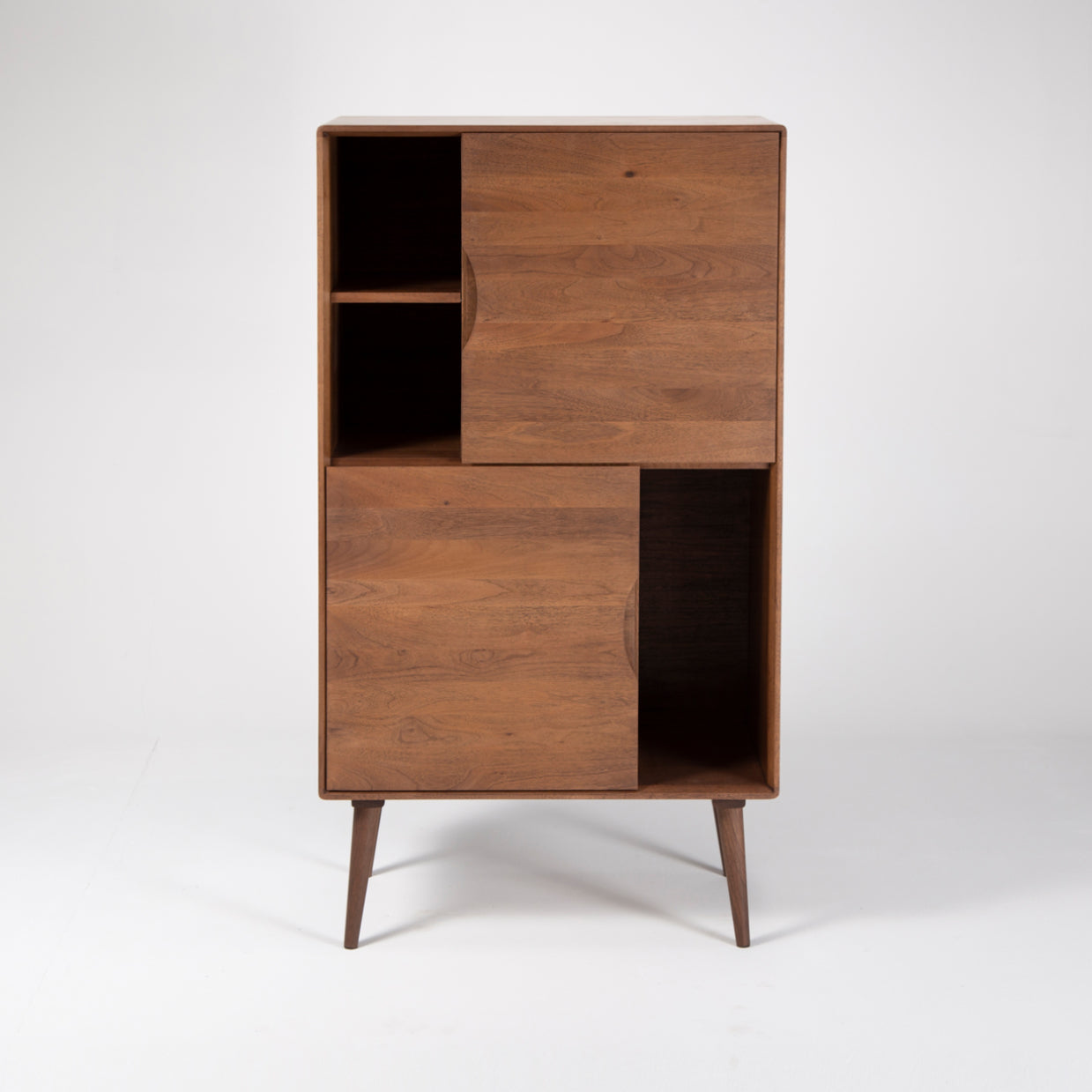 Komoda Mua 74,3x131,8 cm, material: polno les oreh