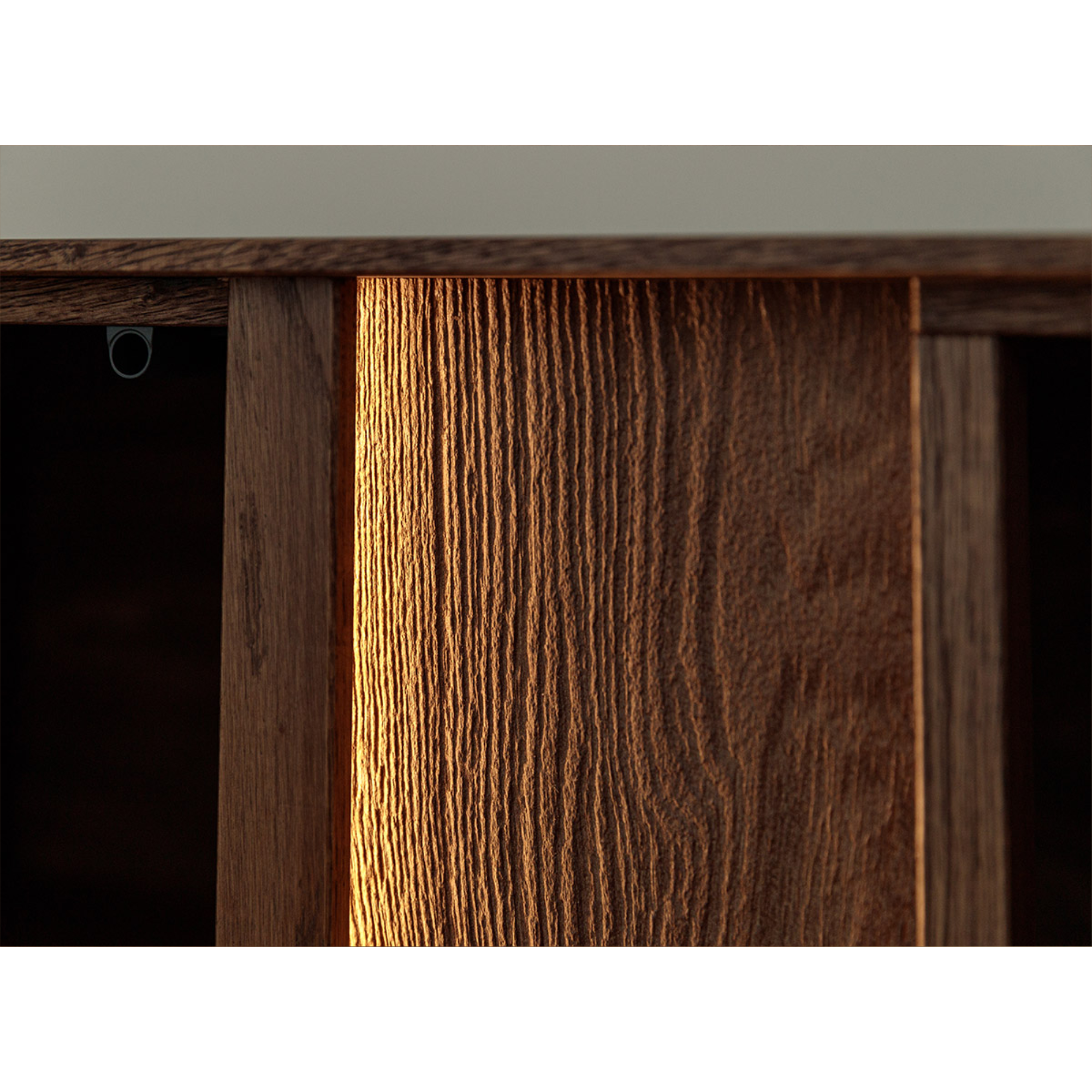 Komoda Collodi, Material: Masivni hrast