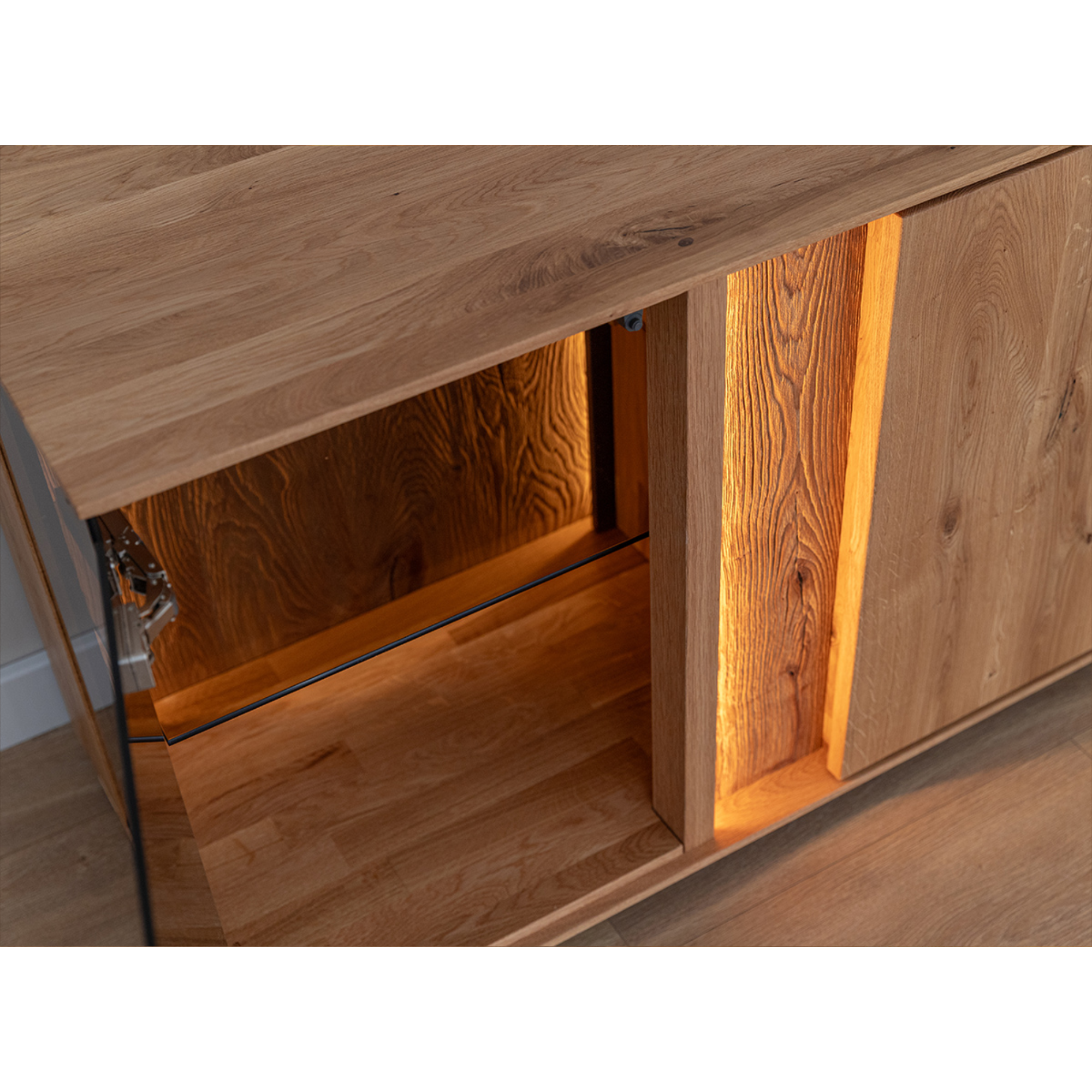 TV komoda Collodi s steklom, material: masivni hrast