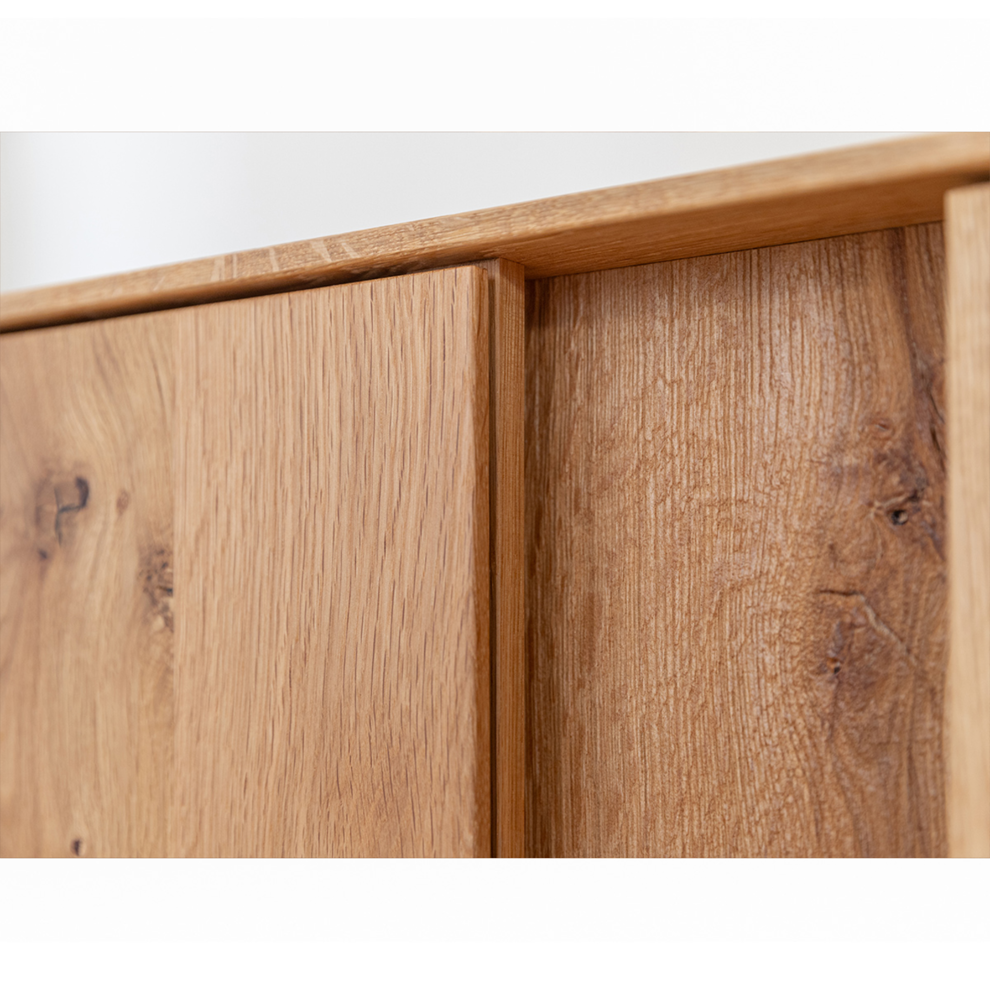 TV komoda Collodi, material: masivni hrast