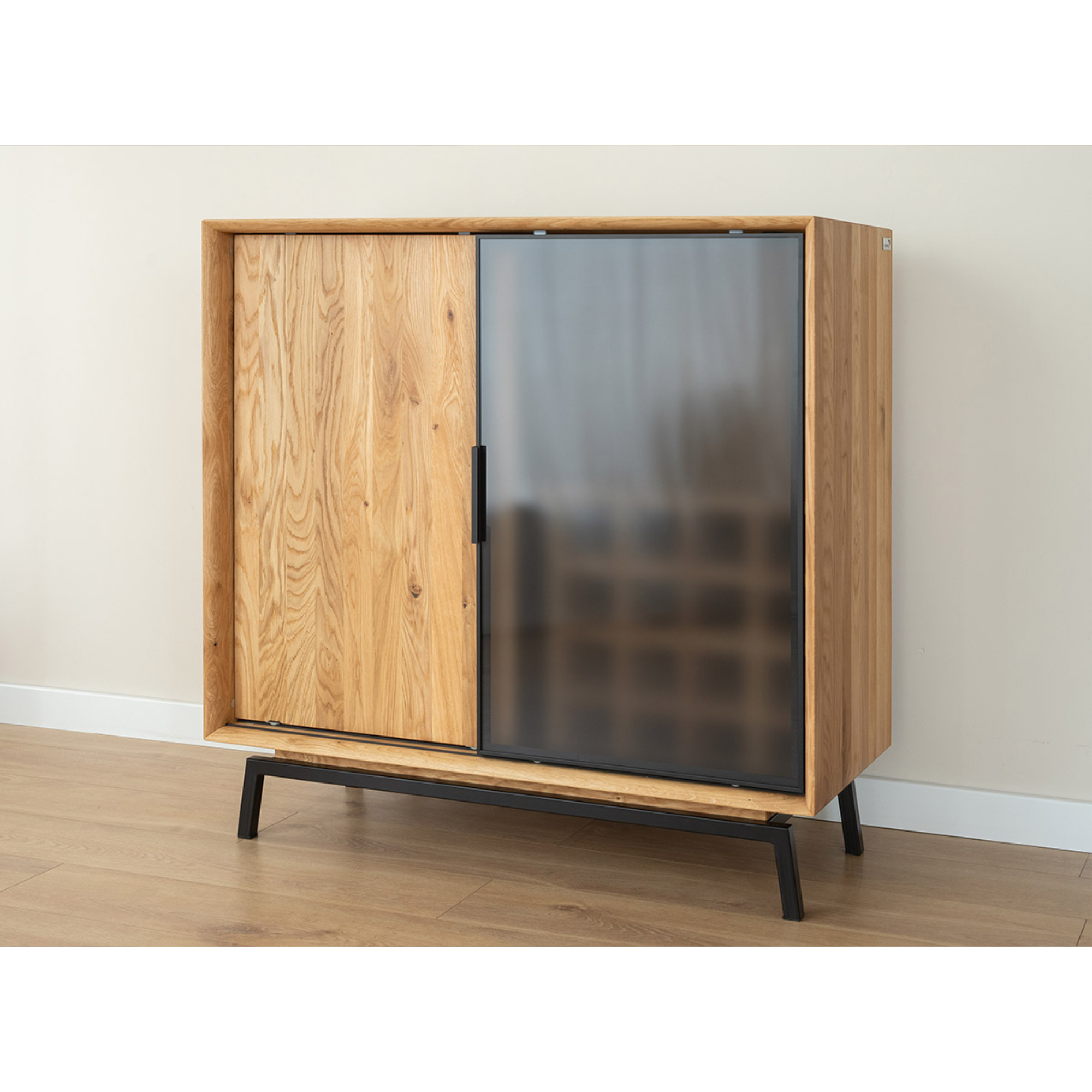 Komoda Modern Loft 101x45 cm s steklom, material: masivni hrast
