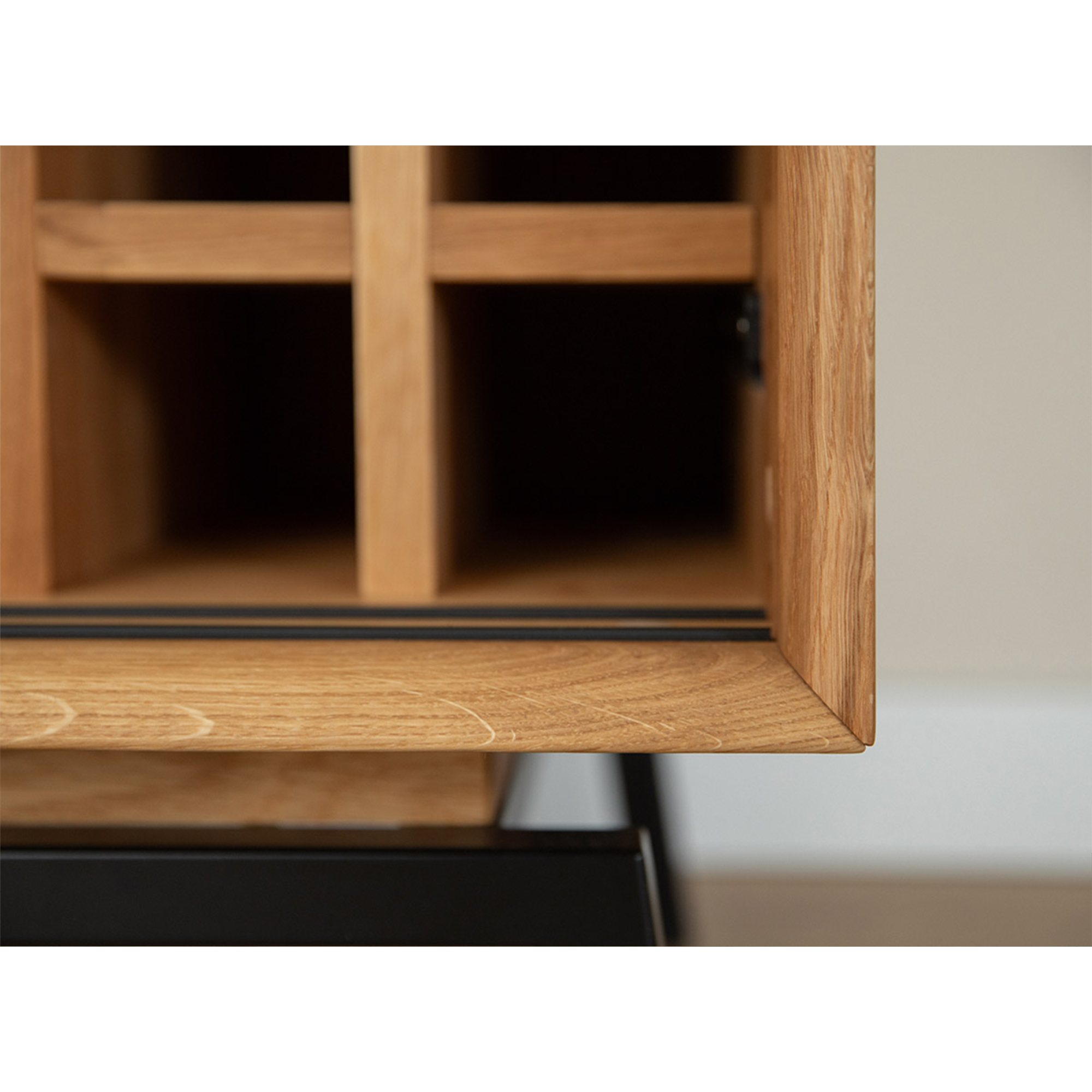 Komoda Modern Loft 101x45 cm s steklom, material: masivni hrast