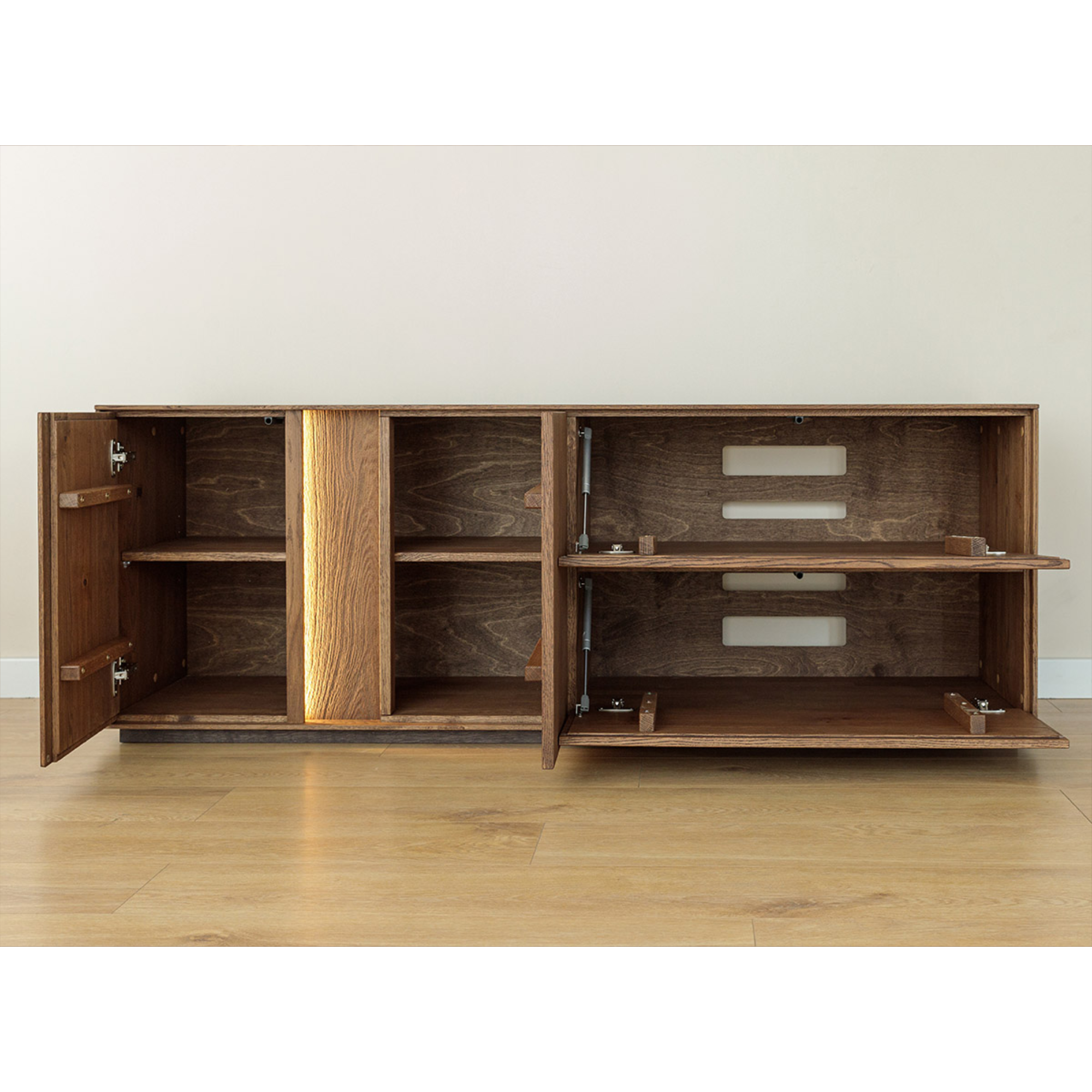 TV komoda Collodi, material: masivni hrast