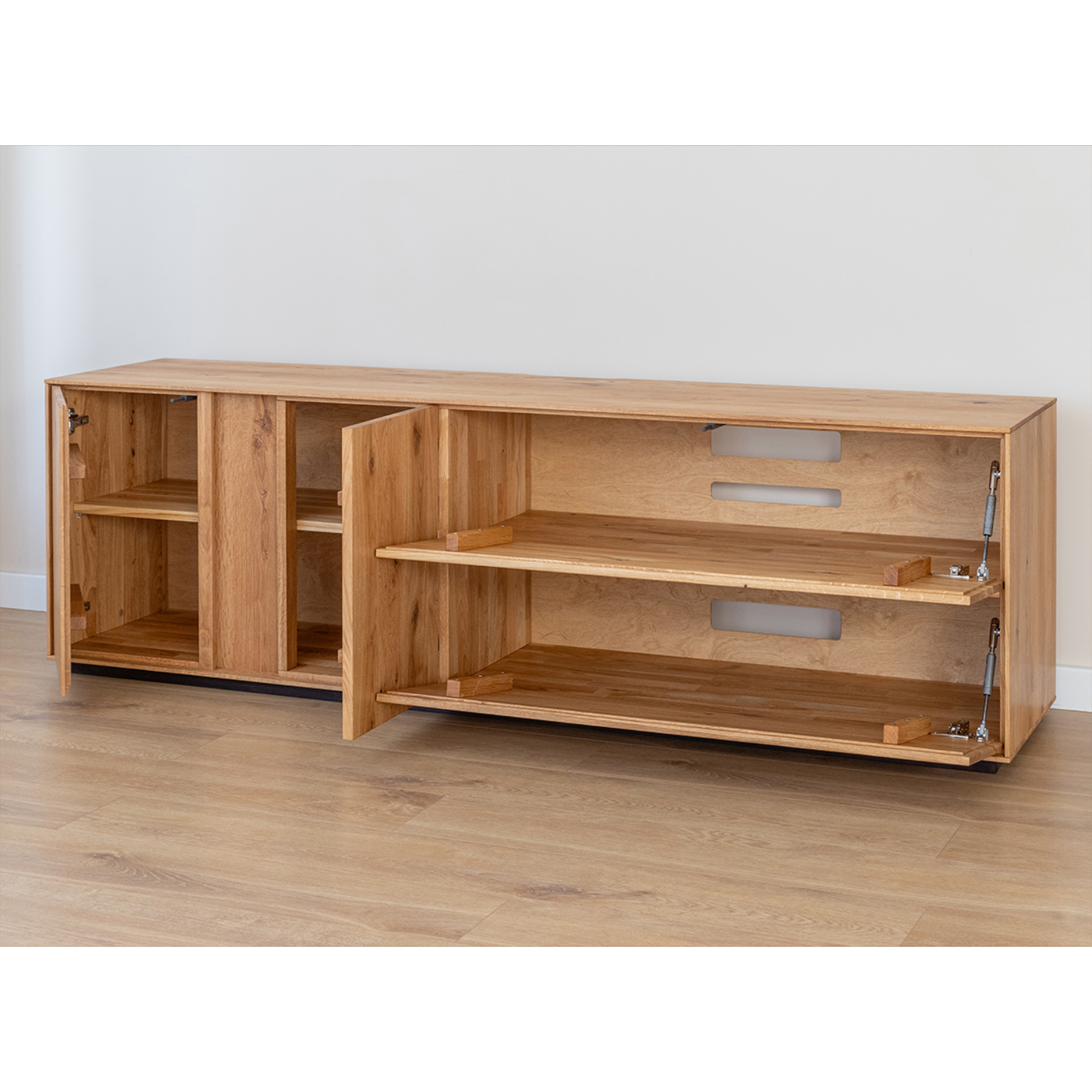 TV komoda Collodi, material: masivni hrast