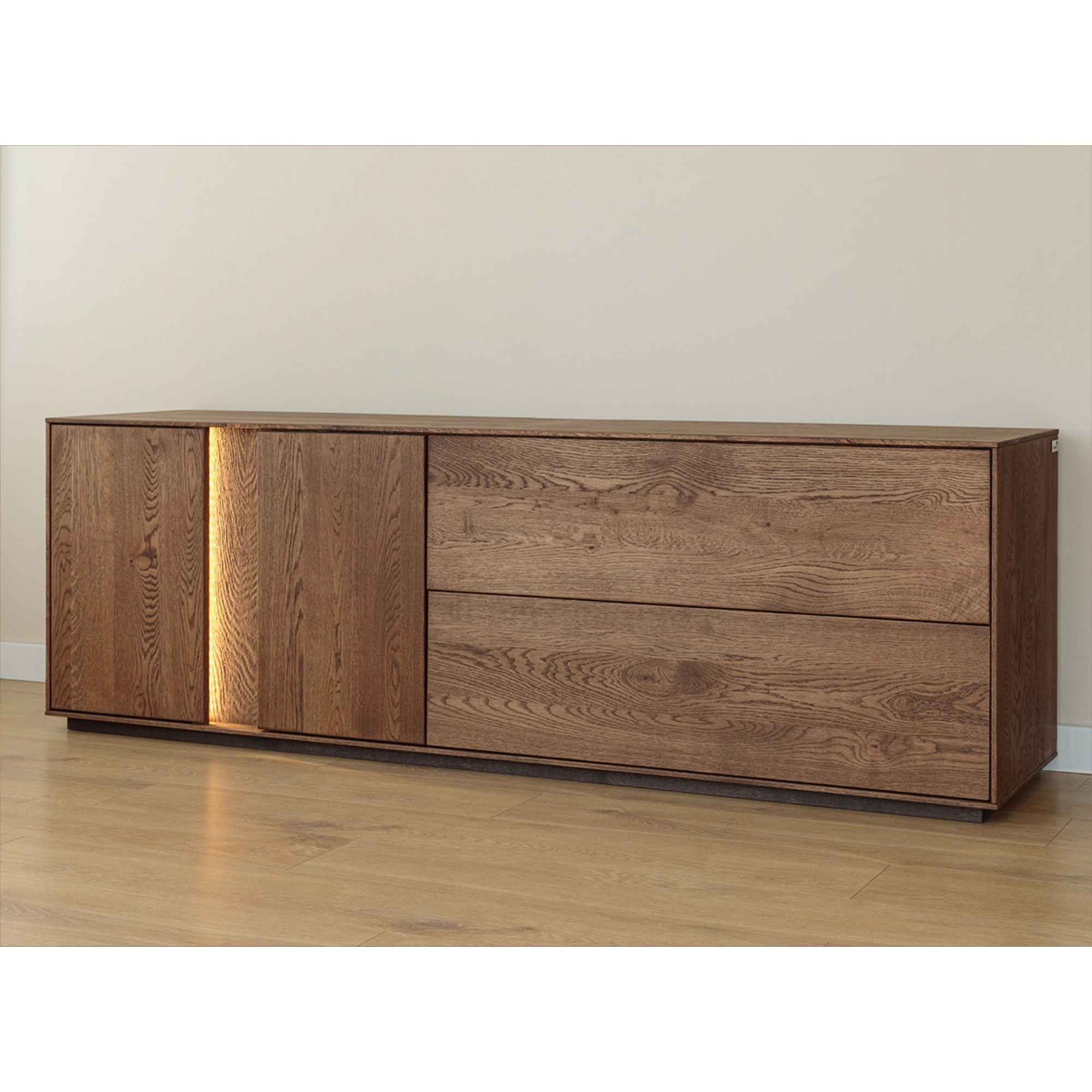TV komoda Collodi, material: masivni hrast
