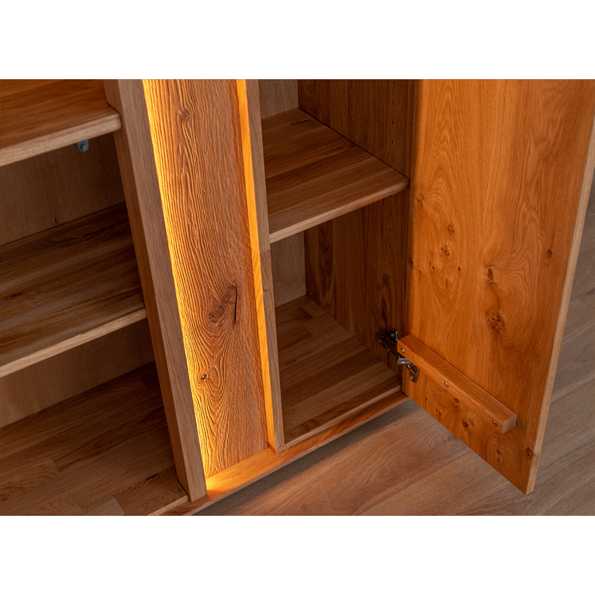 Vitrina Collodi 84,50x205 cm, Material: Masivno hrastovo les