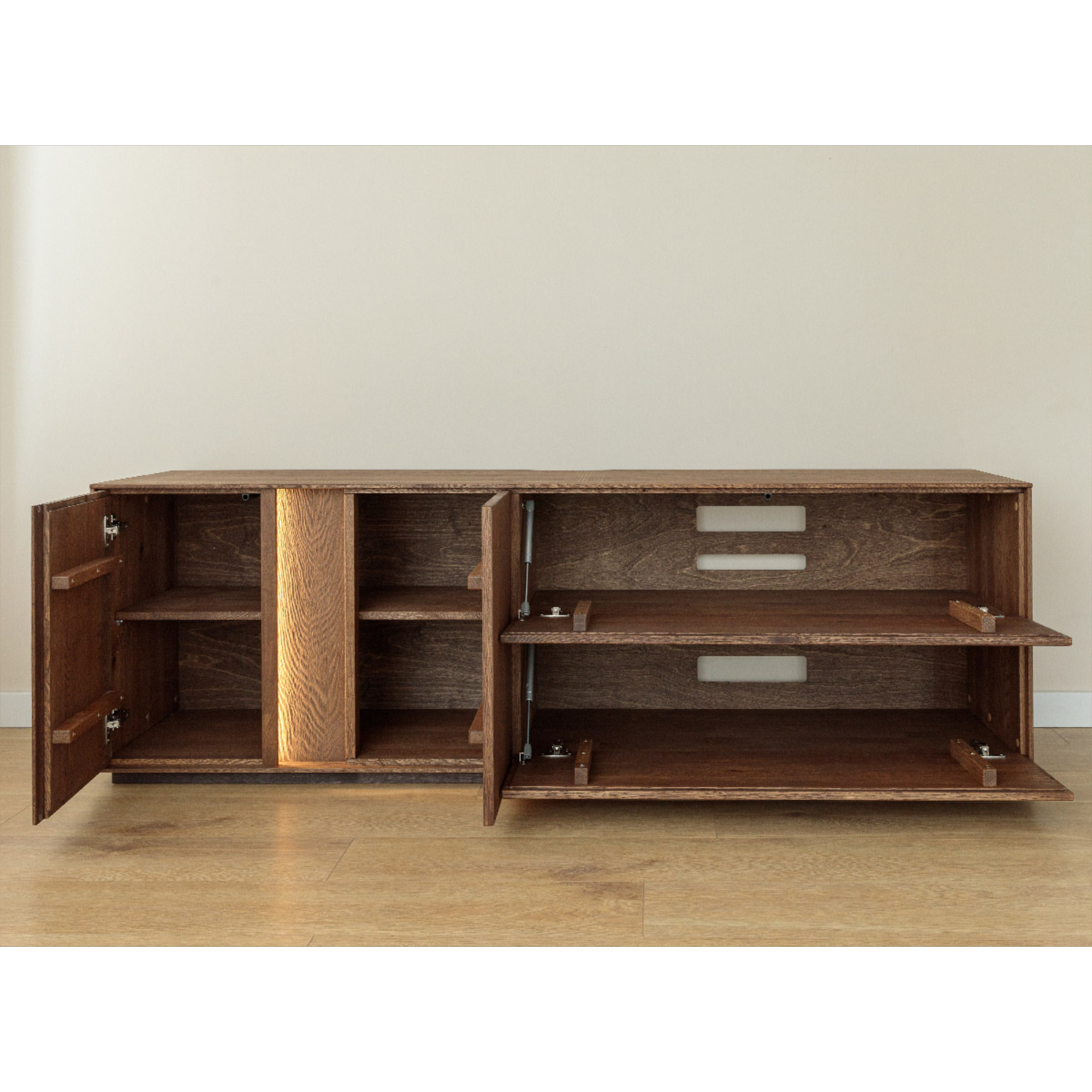 TV komoda Collodi, material: masivni hrast