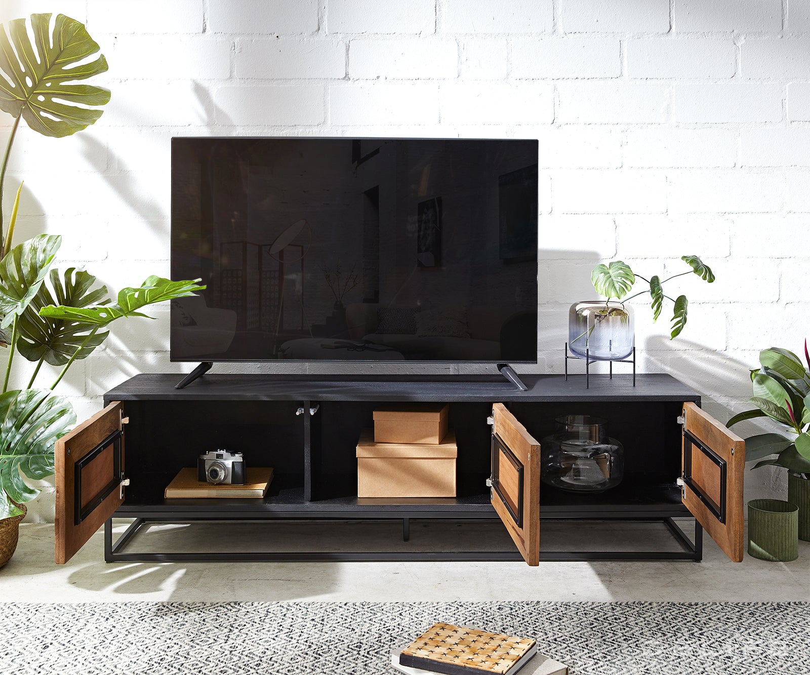 Predalnik Famke, Material: Mango