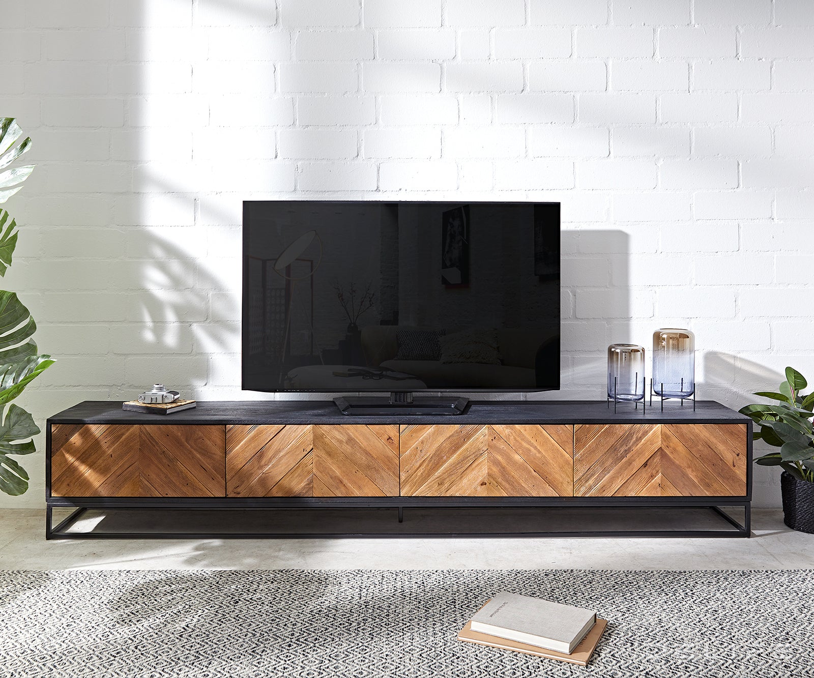 Predalnik Famke, Material: Mango