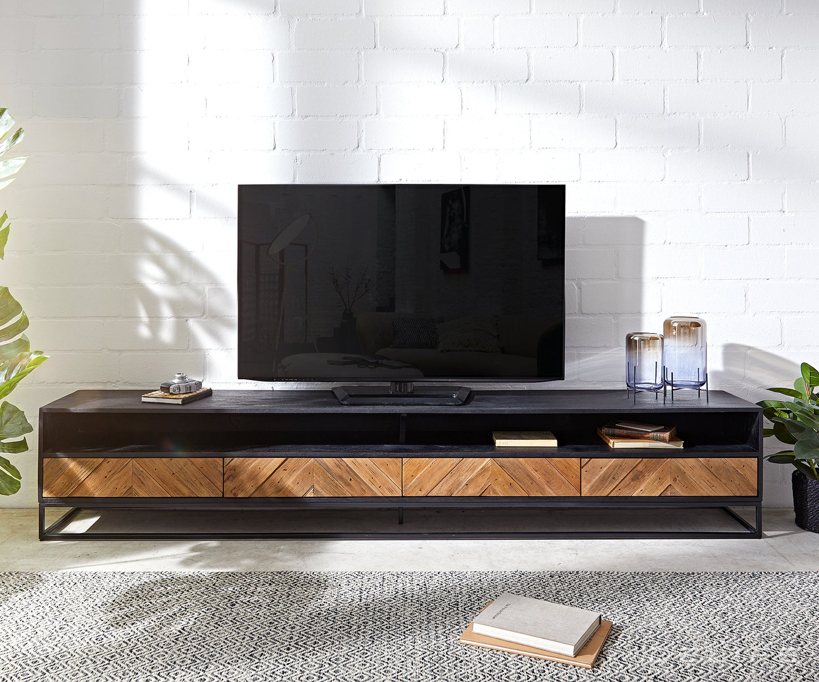 Predalnik Famke, Material: Mango