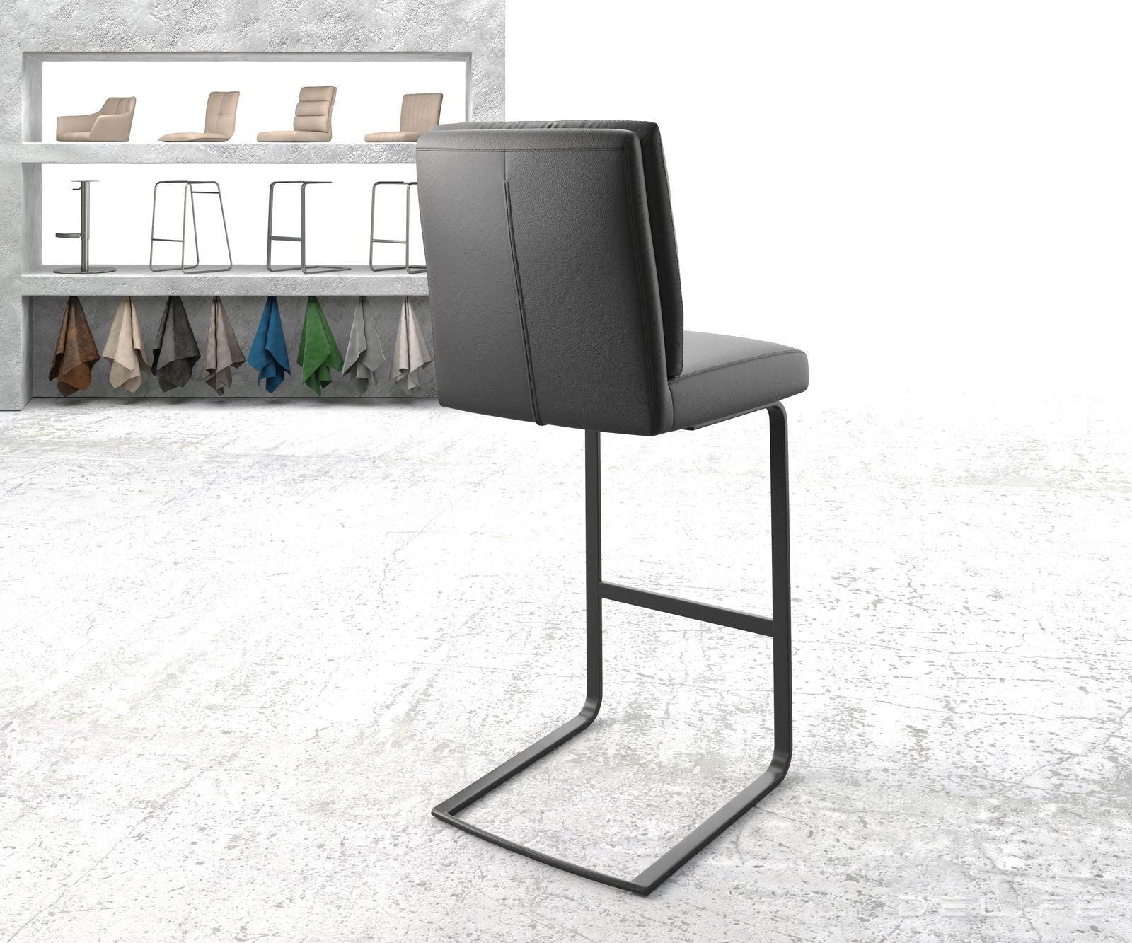 Barski stol Pela, Material: Usnje