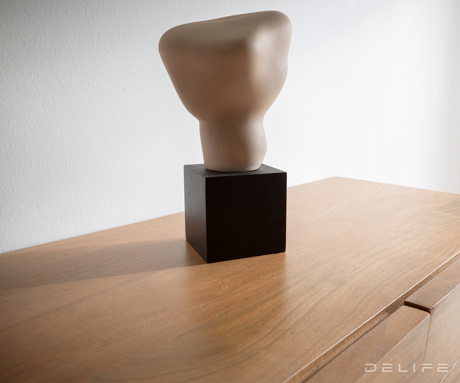 Komoda Kayu, Material: akacija