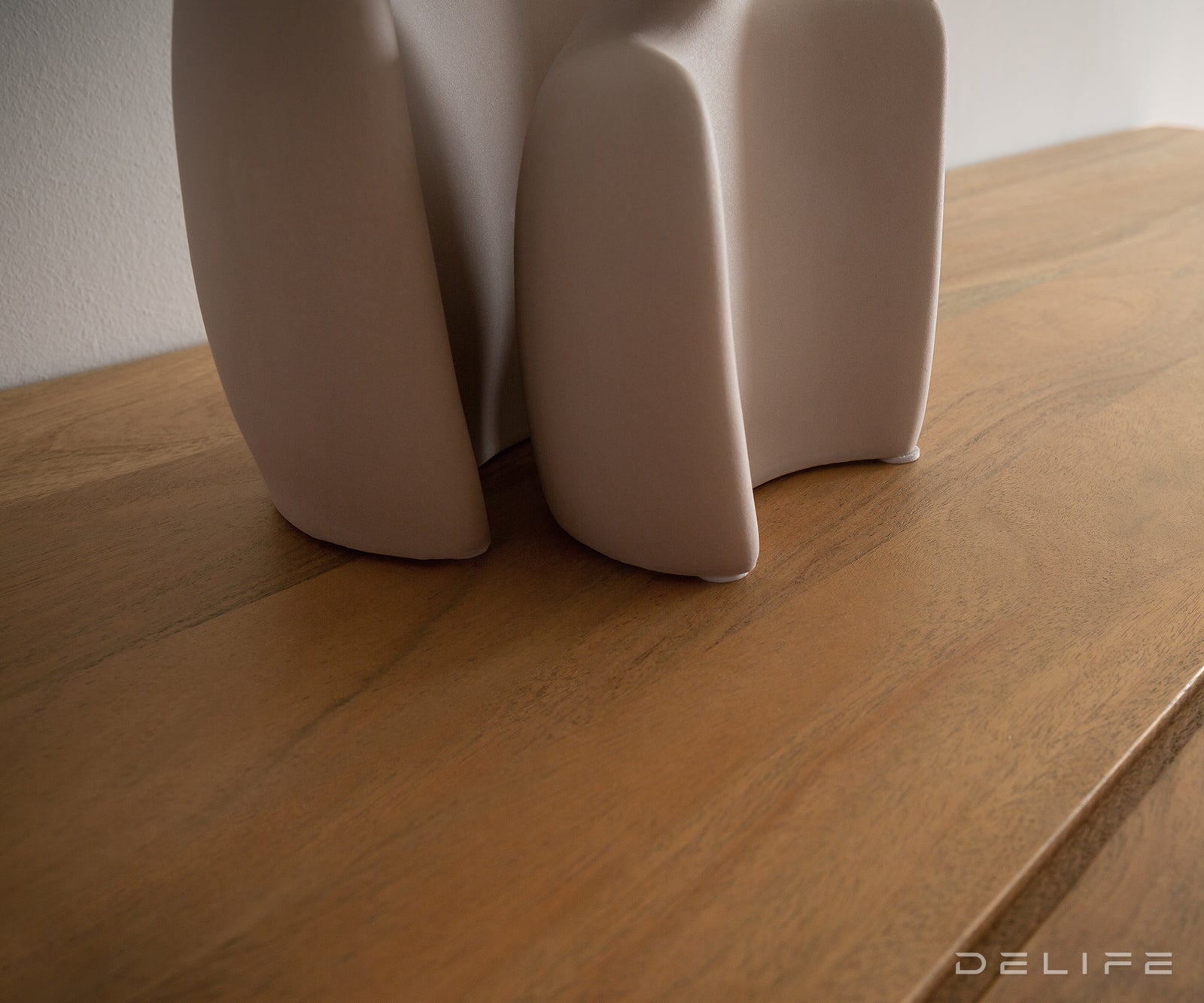 Visoka komoda Kayu, Material: akacija