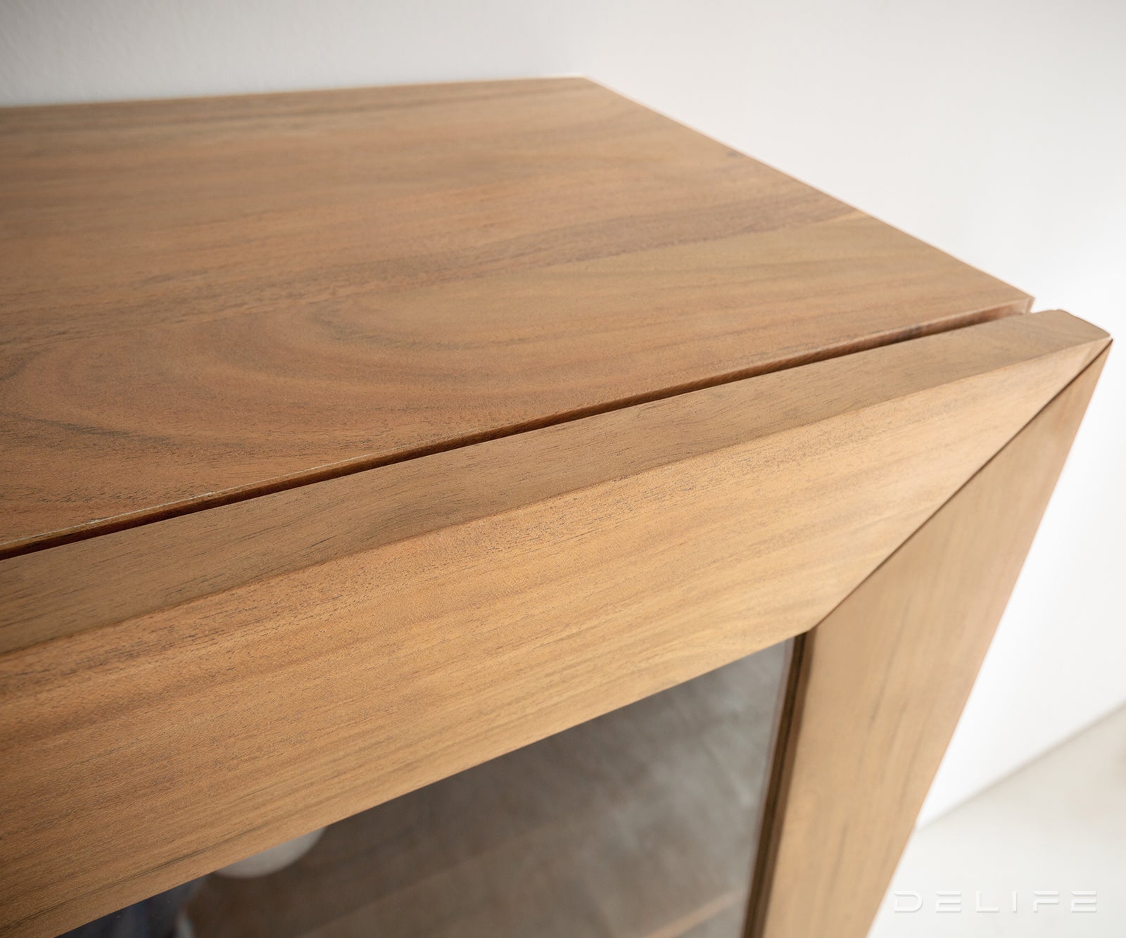 Visoka komoda Kayu, Material: akacija