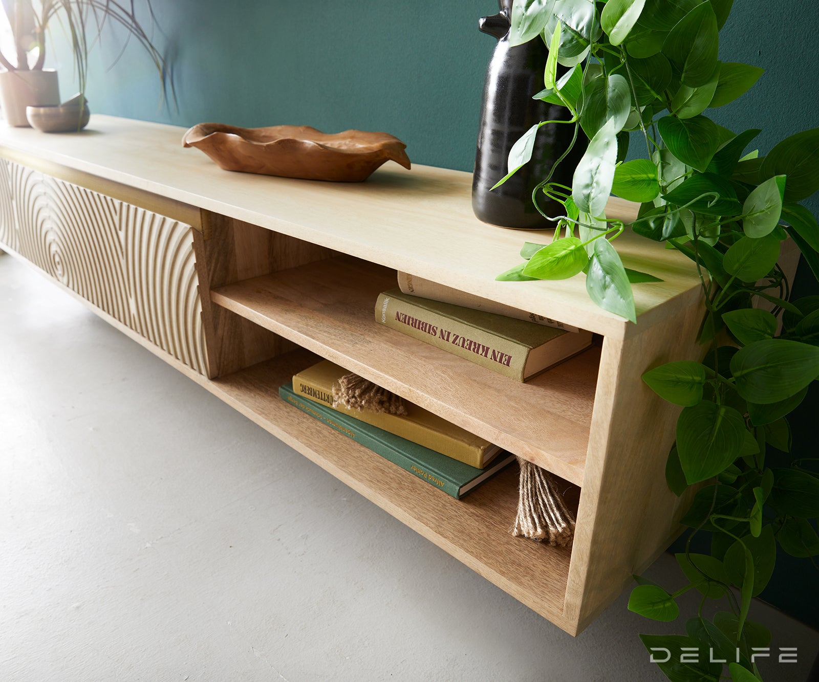 Komoda Budaya, material: mango