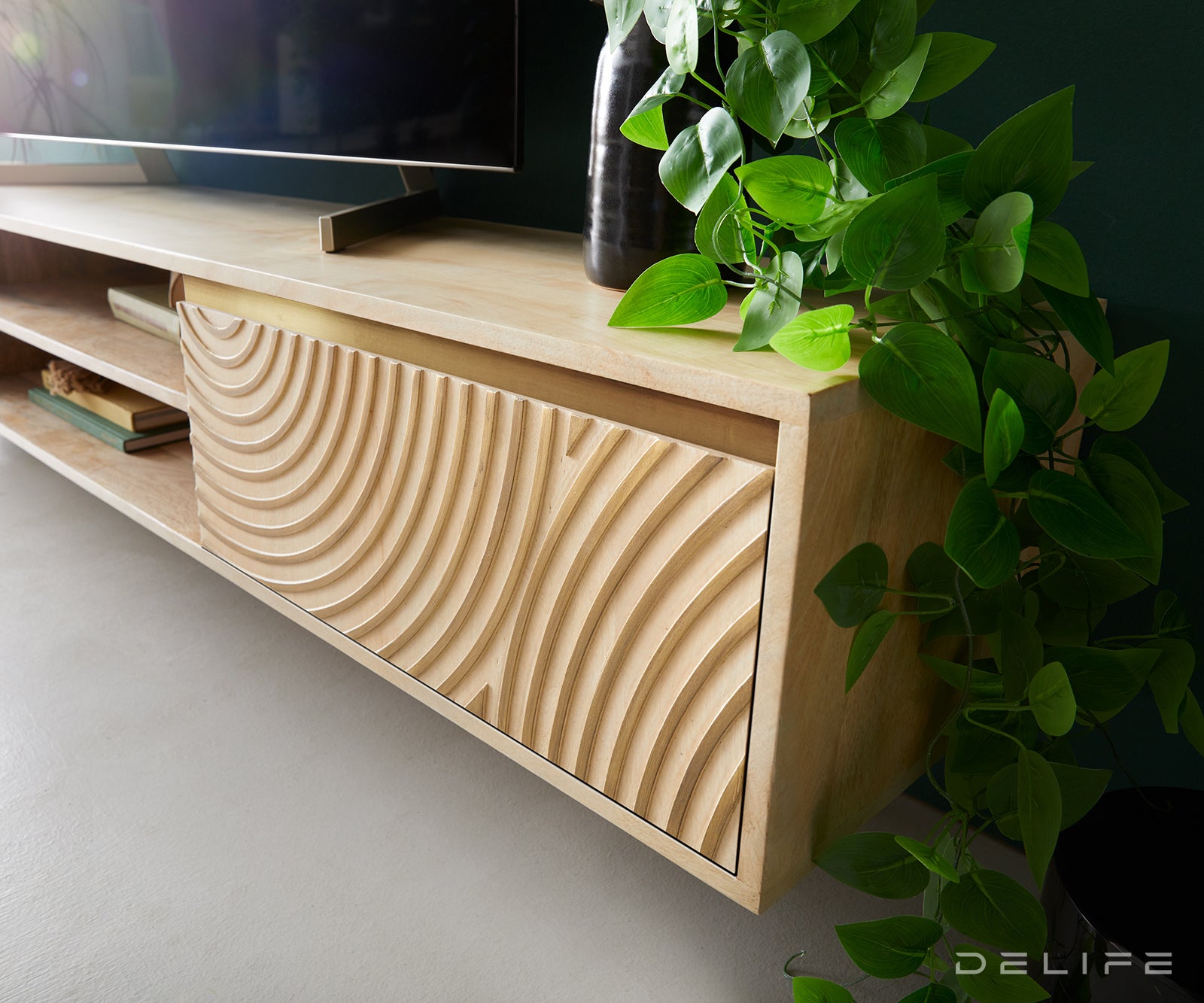 Komoda Budaya, material: mango