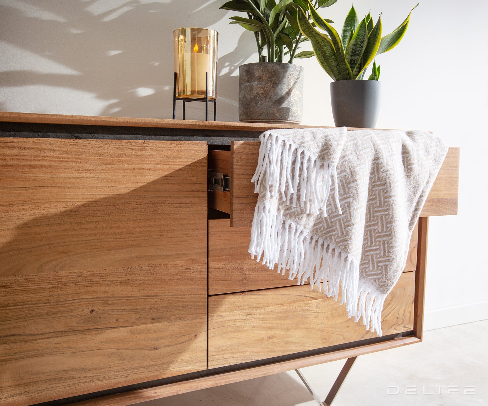 Predalnik Stonegrace, Material: Akacija