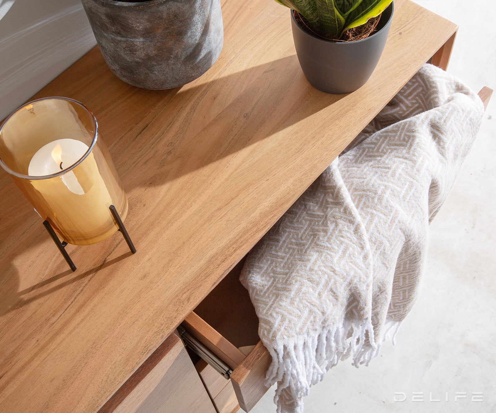 Predalnik Stonegrace, Material: Akacija