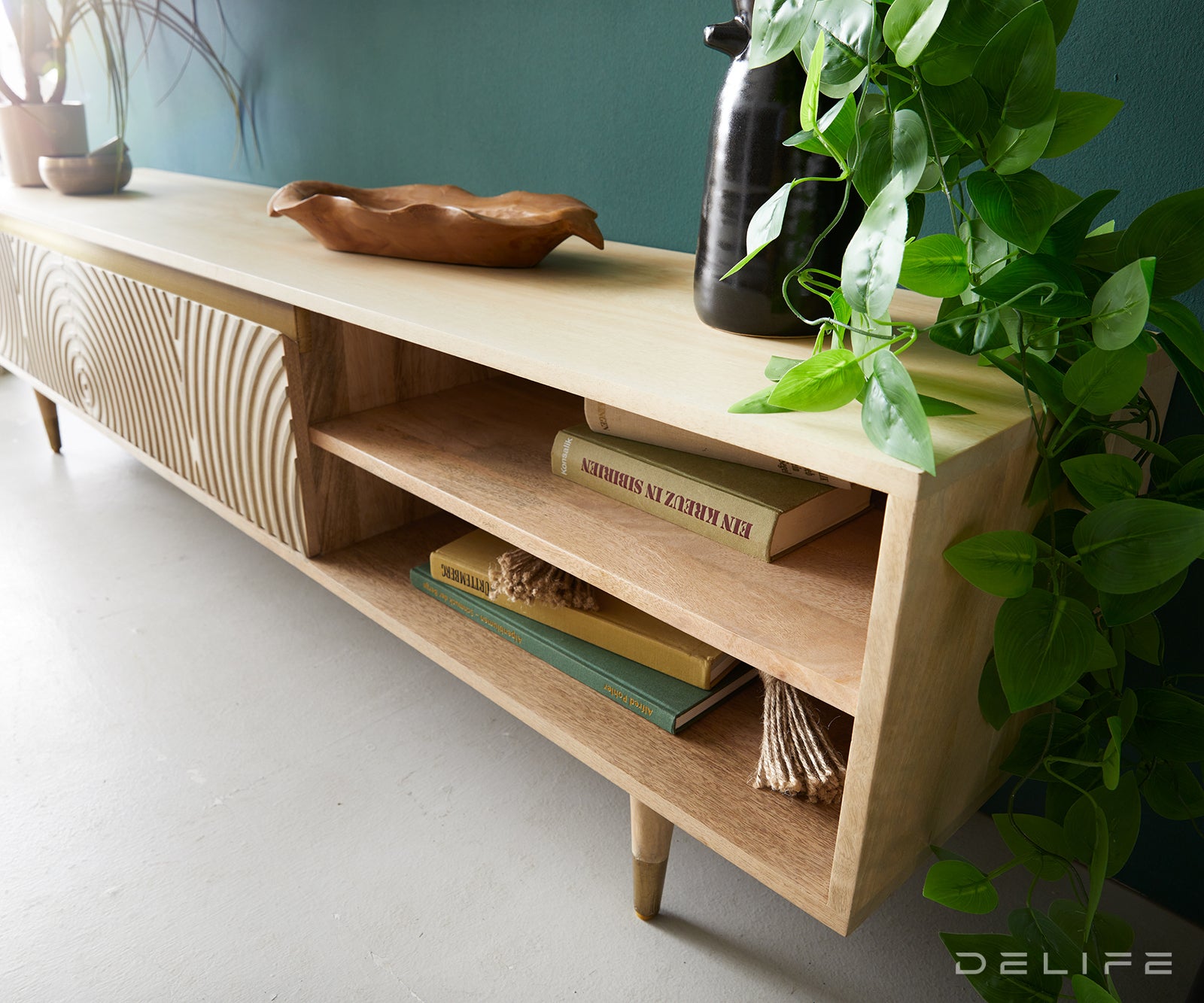 Komoda Budaya, material: mango