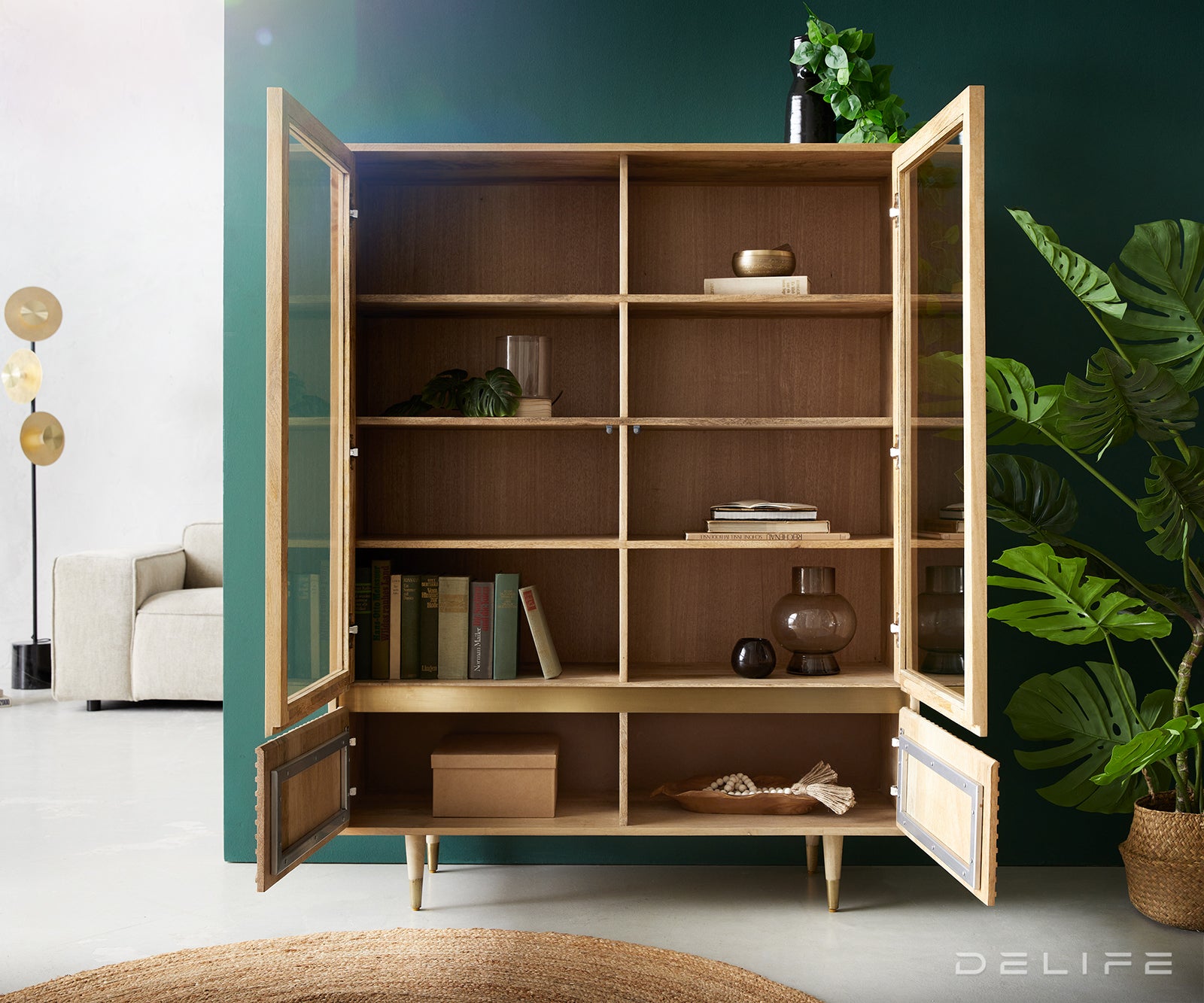 Vitrina Budaya, Material: Mango