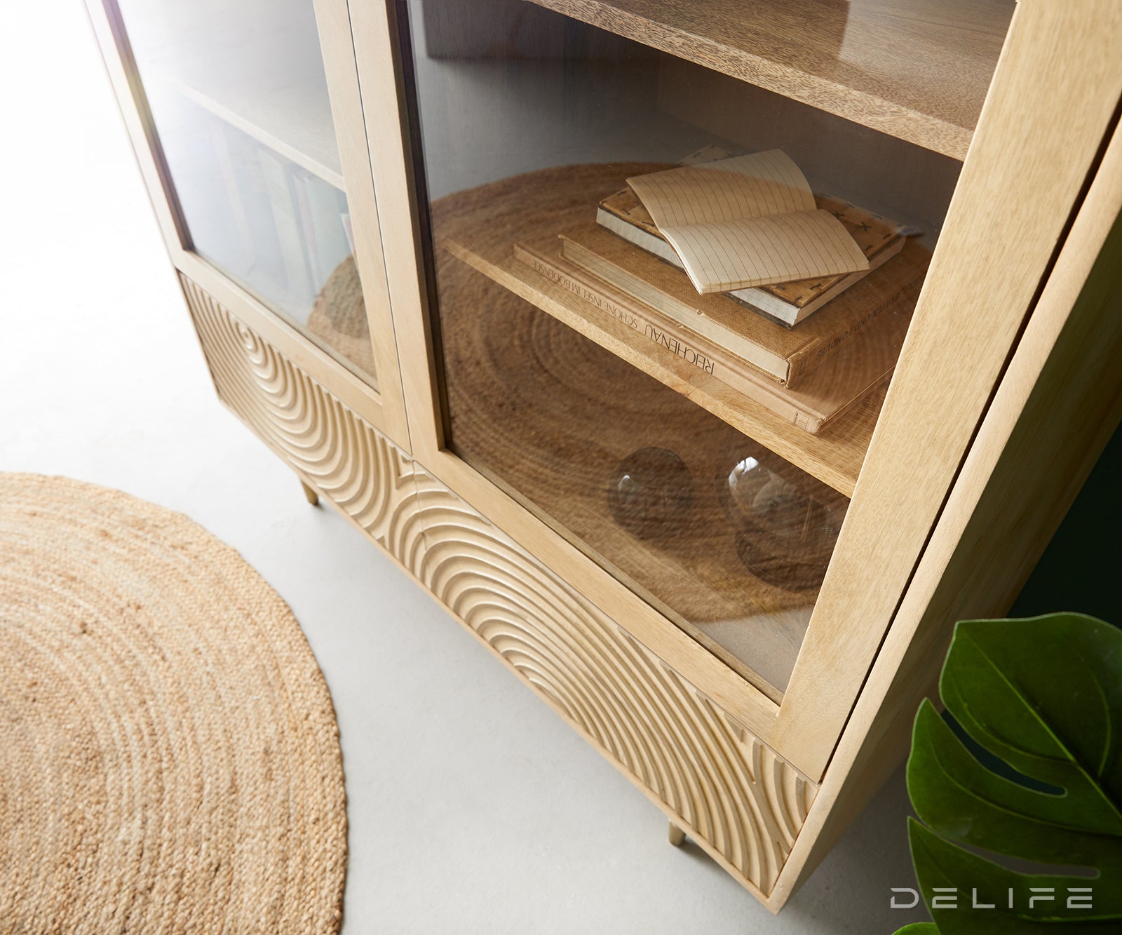 Vitrina Budaya, Material: Mango