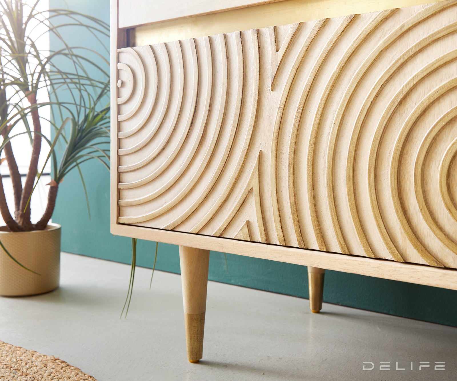 Vitrina Budaya, Material: Mango