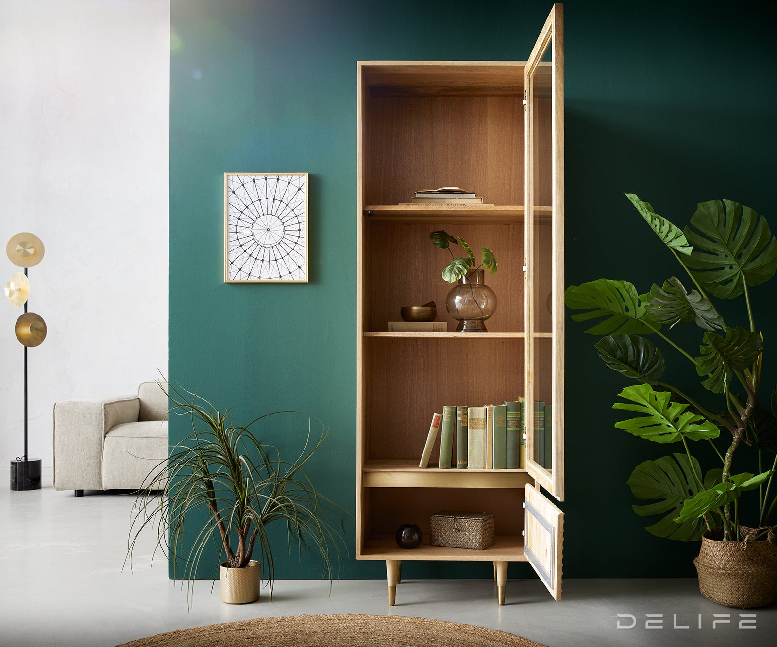 Vitrina Budaya, Material: Mango