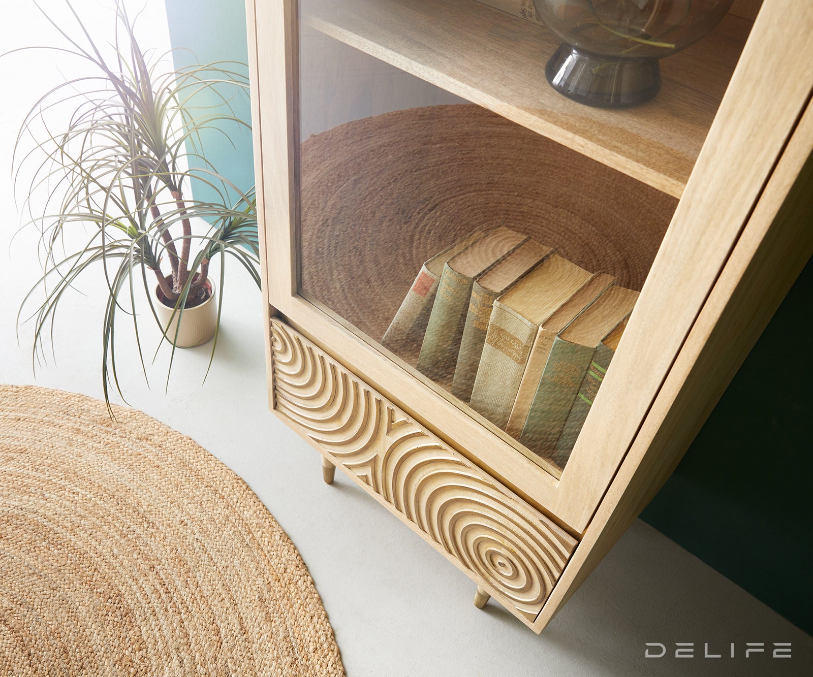 Vitrina Budaya, Material: Mango