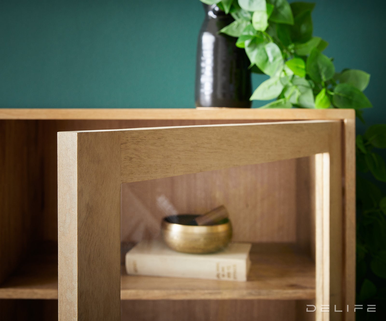 Vitrina Budaya, Material: Mango