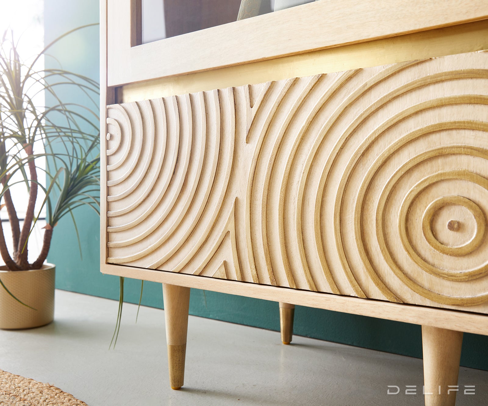 Vitrina Budaya, Material: Mango