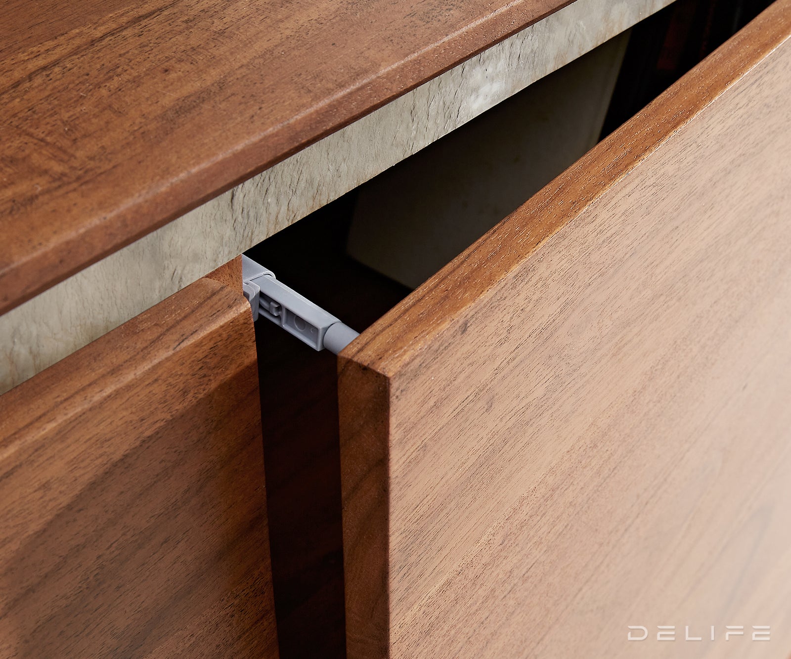 Predalnik Stonegrace, Material: Akacija