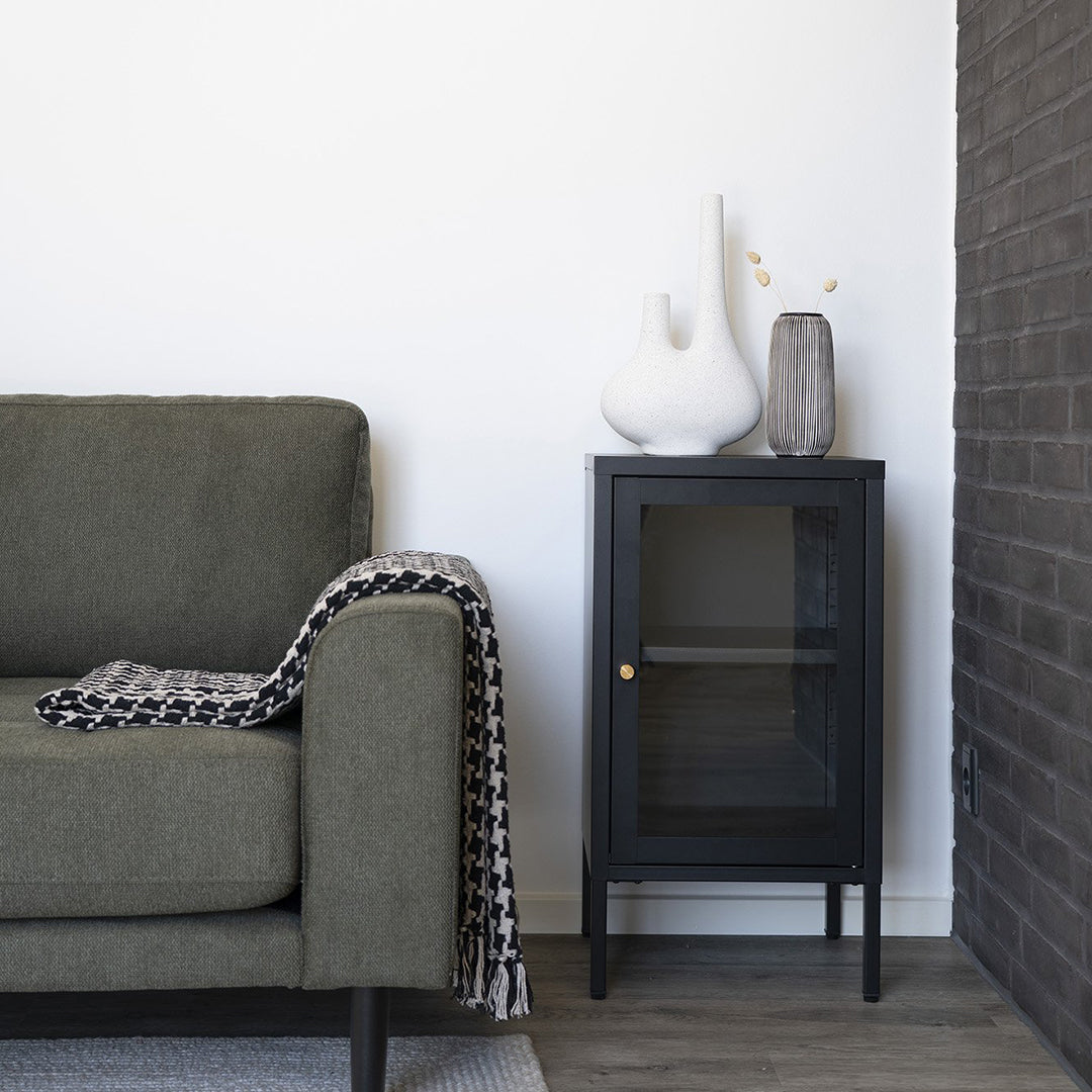 Omarica Dalby, Material: Jeklo