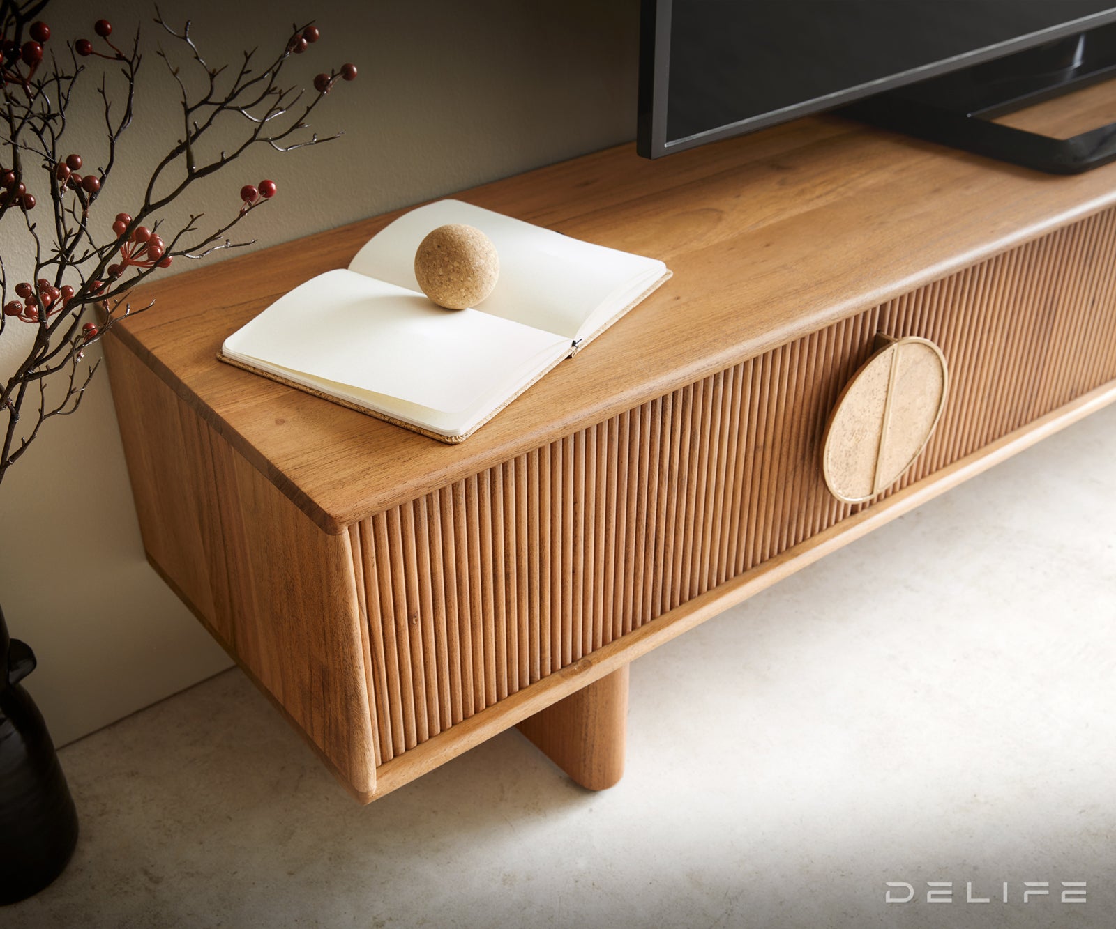 Predalnik Surimu, Material: Akacija