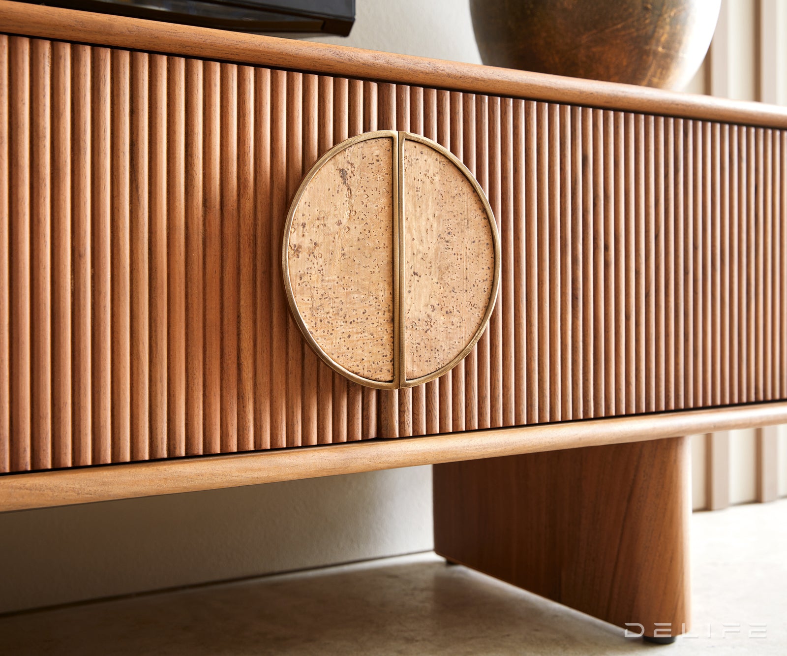 Predalnik Surimu, Material: Akacija