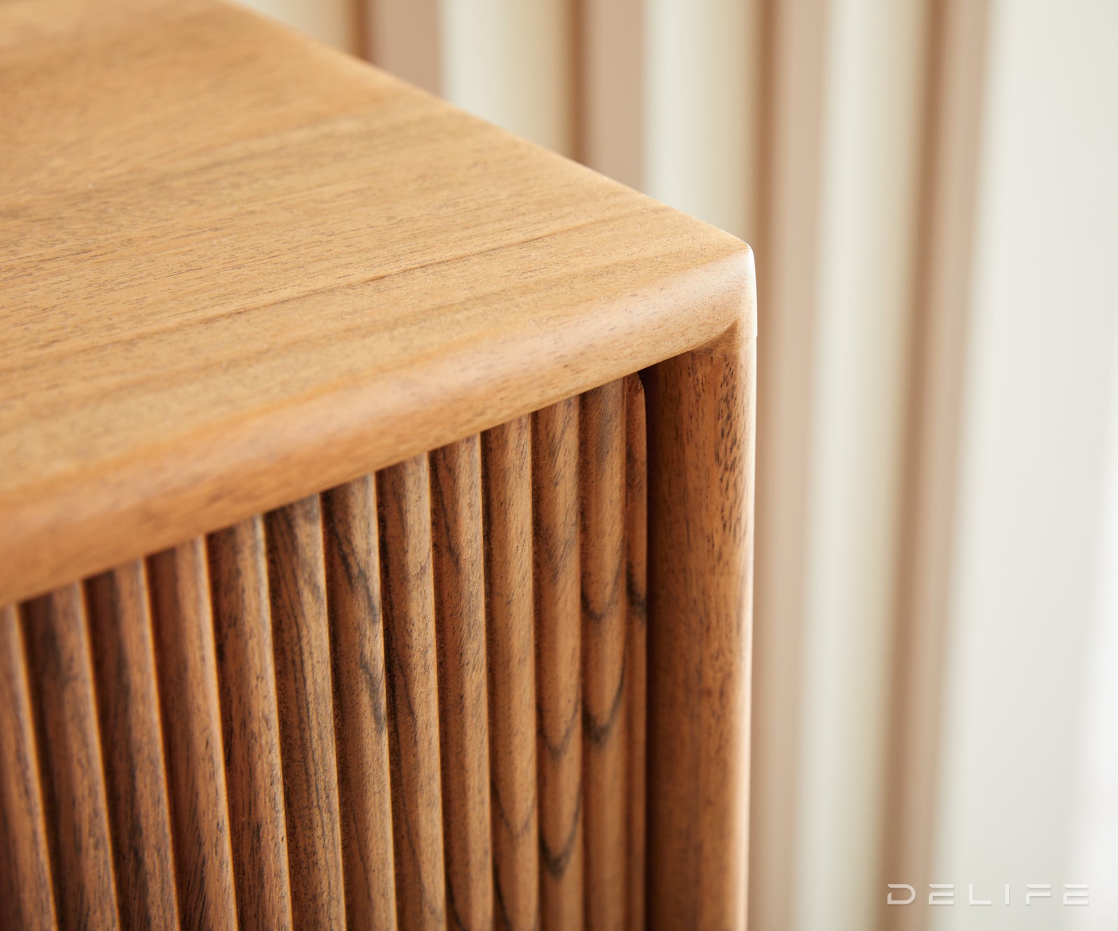 Predalnik Surimu, Material: Akacija