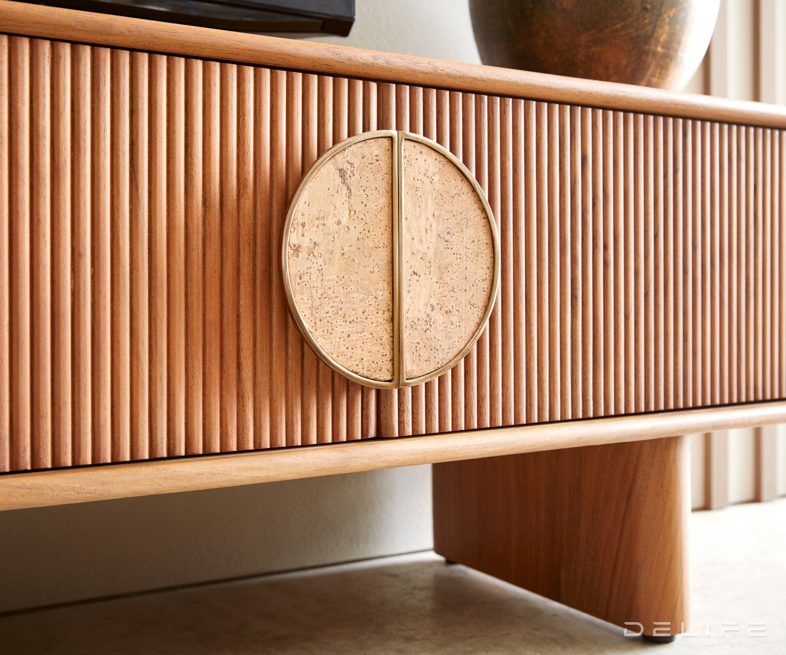 Predalnik Surimu, Material: Akacija