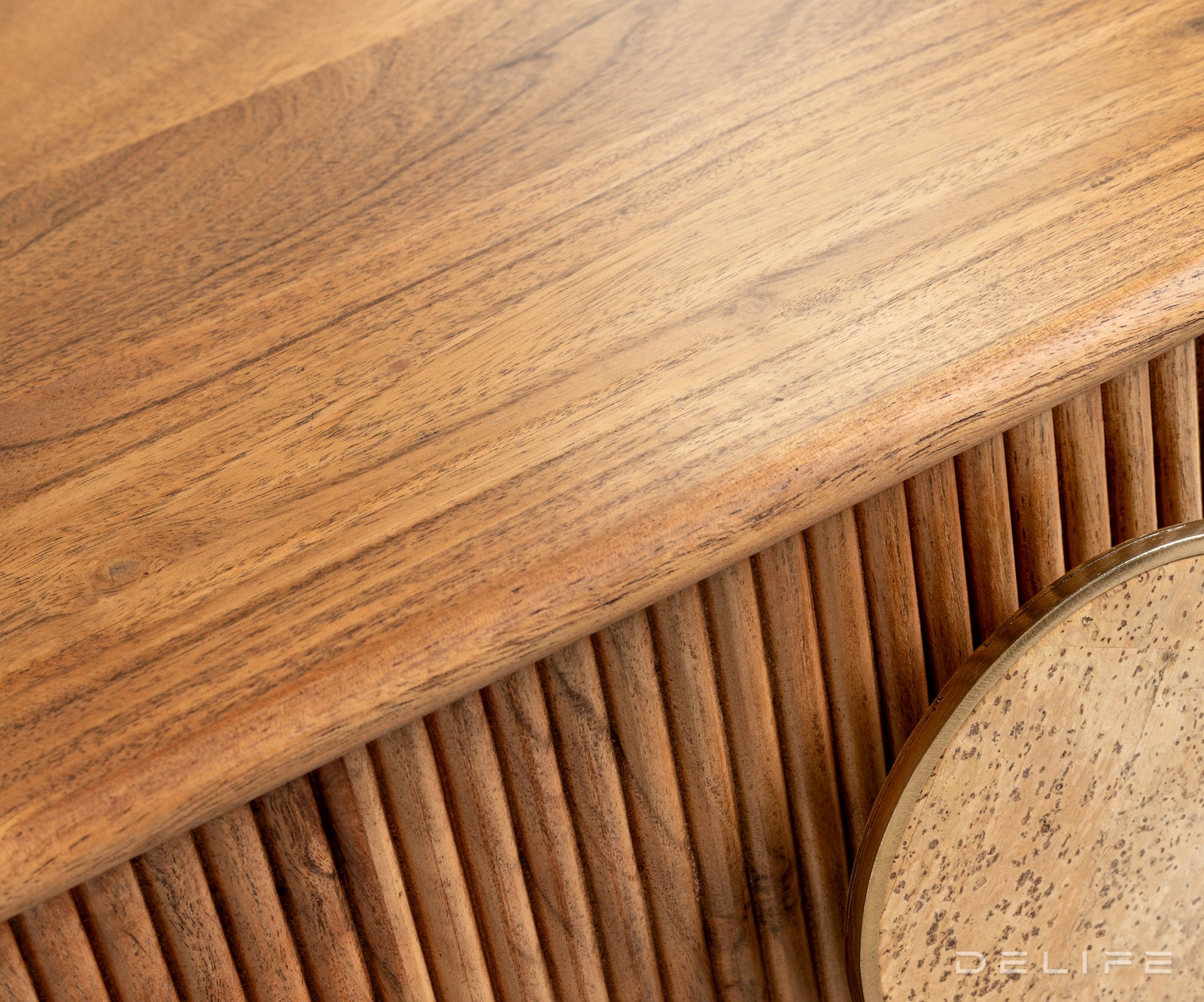 Predalnik Surimu, Material: Akacija