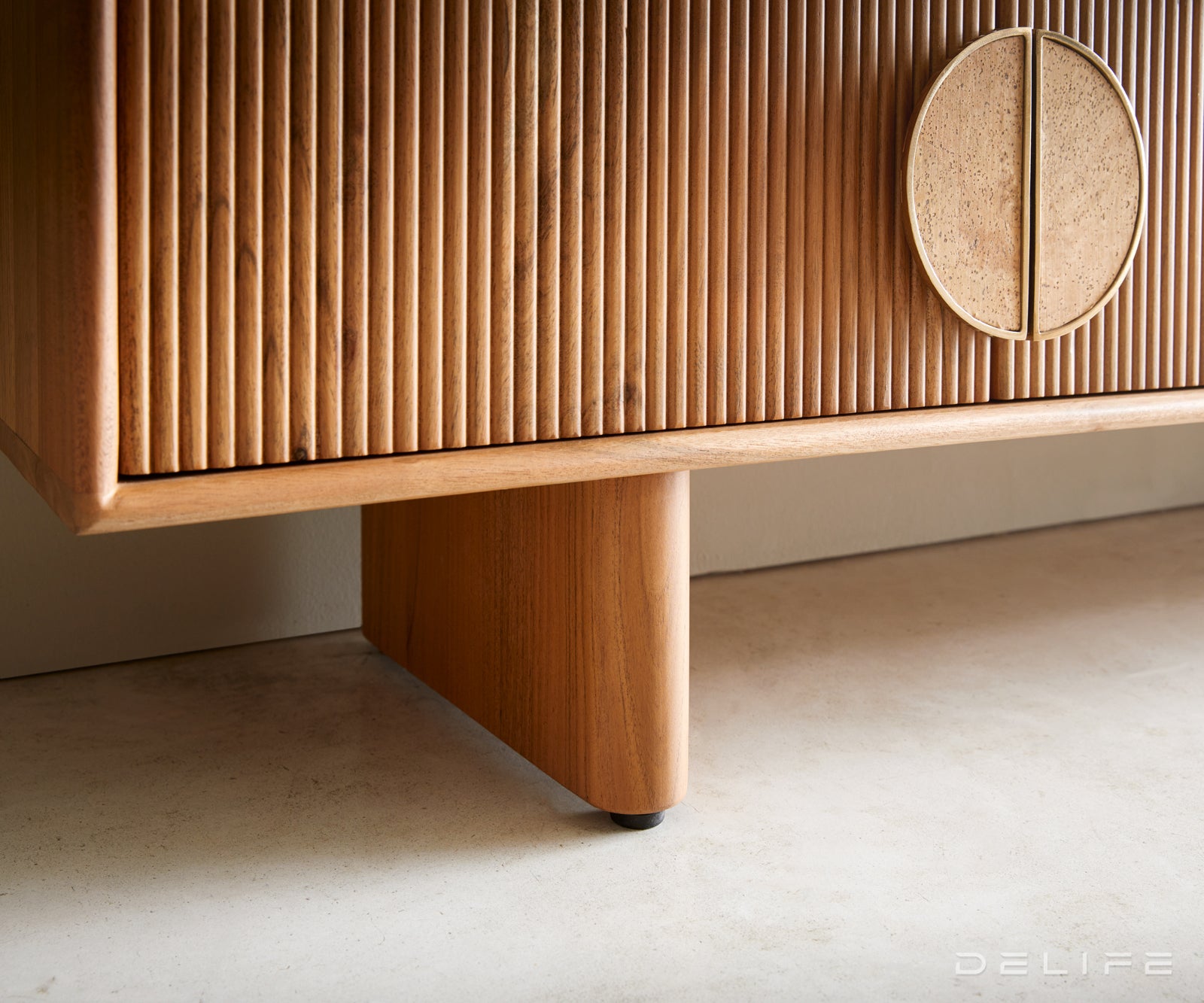 Predalnik Surimu, Material: Akacija