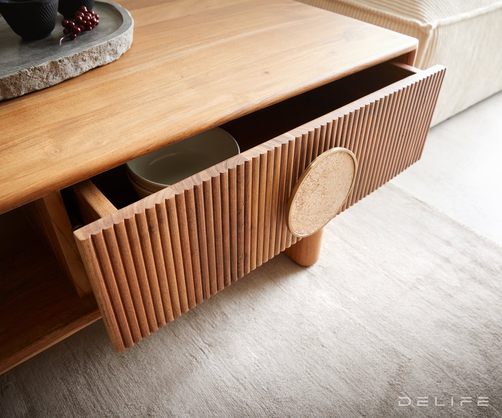 Klubska mizica Surimu, Material: Akacija