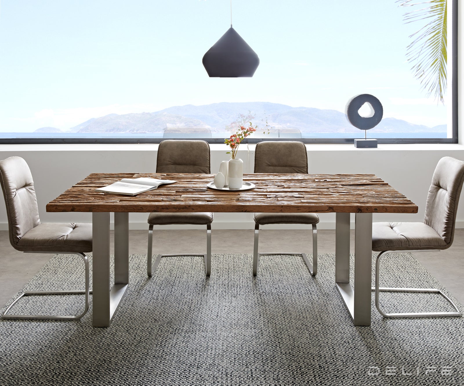 Jedilna miza iz recikliranega lesa, Material: Recikliran les