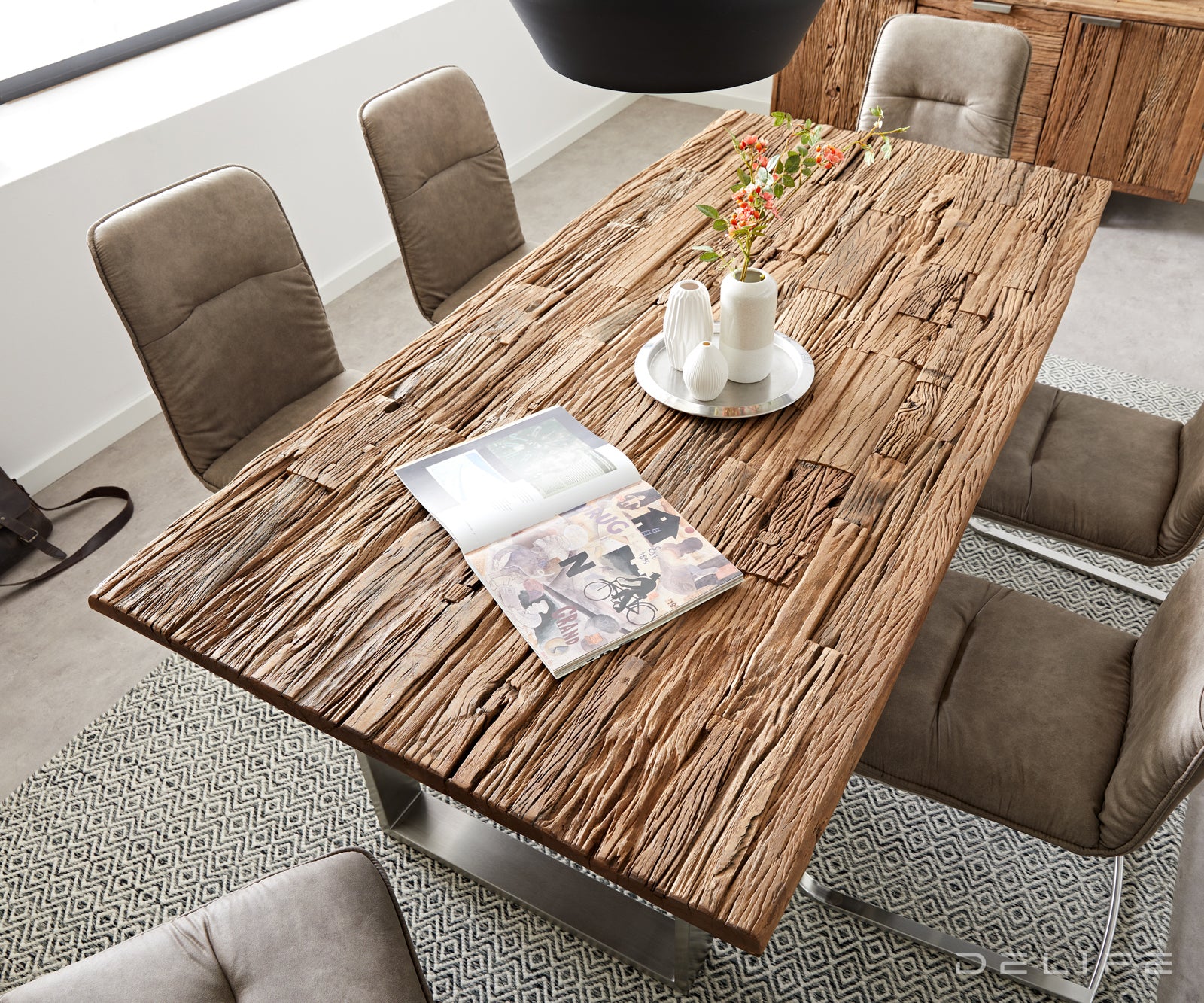 Jedilna miza iz recikliranega lesa, Material: Recikliran les