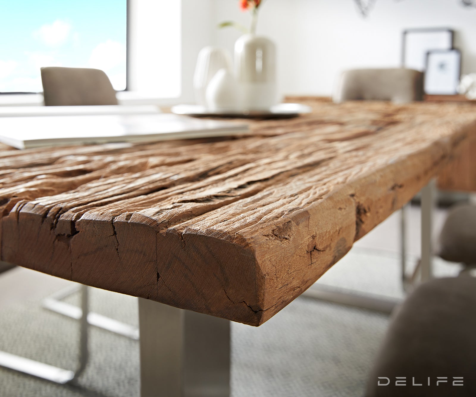 Jedilna miza iz recikliranega lesa, Material: Recikliran les