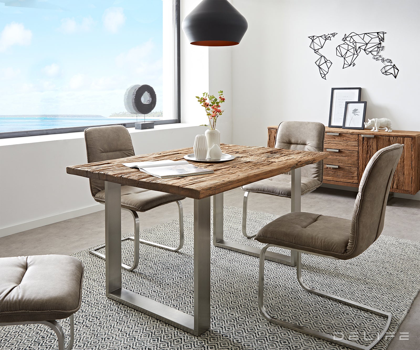 Jedilna miza iz recikliranega lesa, Material: Recikliran les