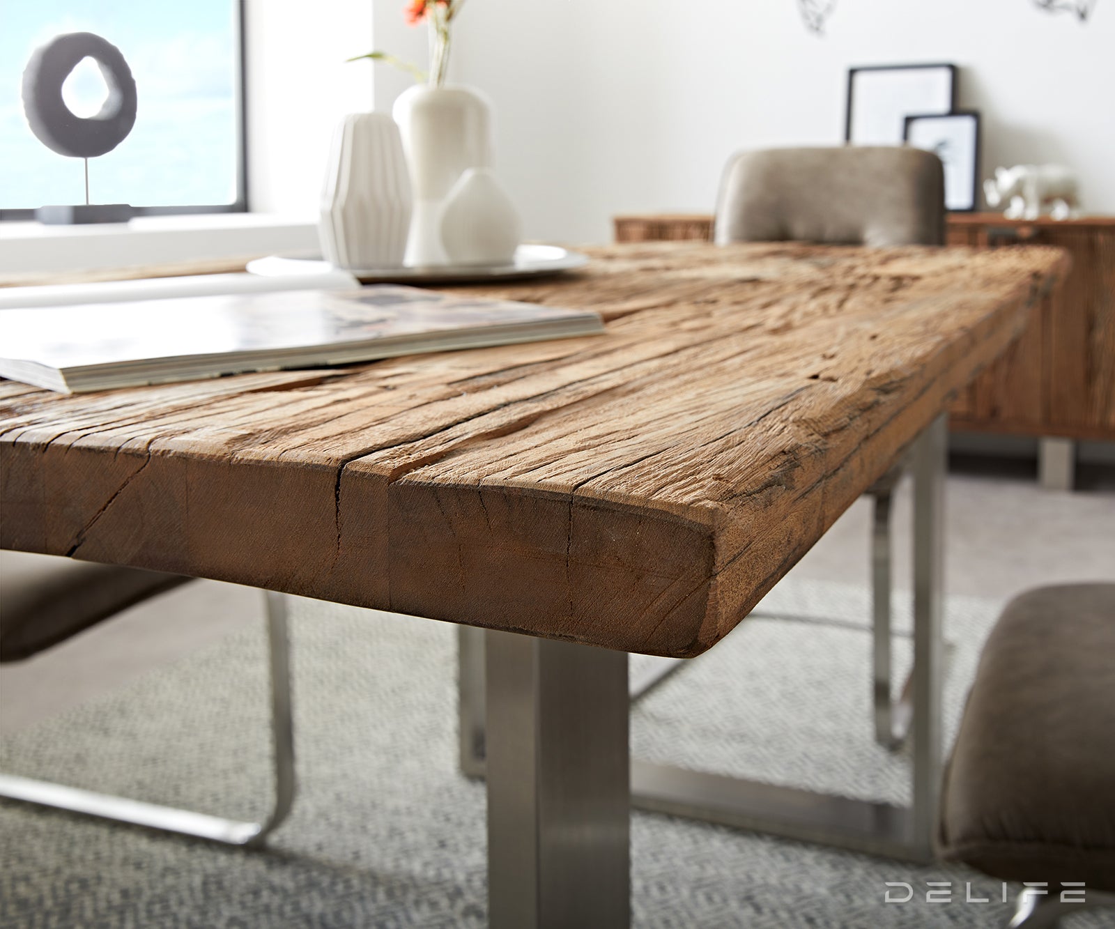 Jedilna miza iz recikliranega lesa, Material: Recikliran les