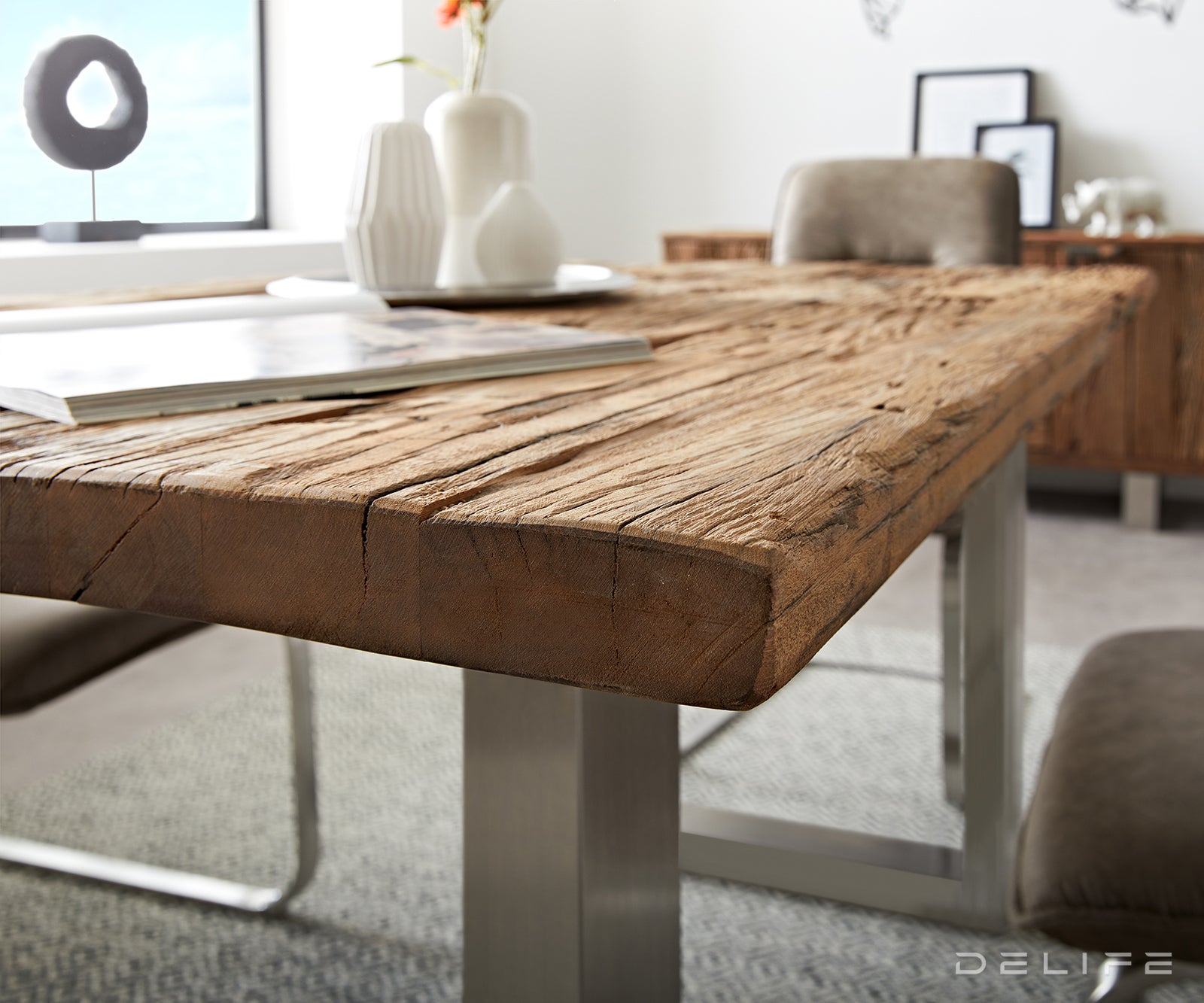 Jedilna miza iz recikliranega lesa, Material: Recikliran les