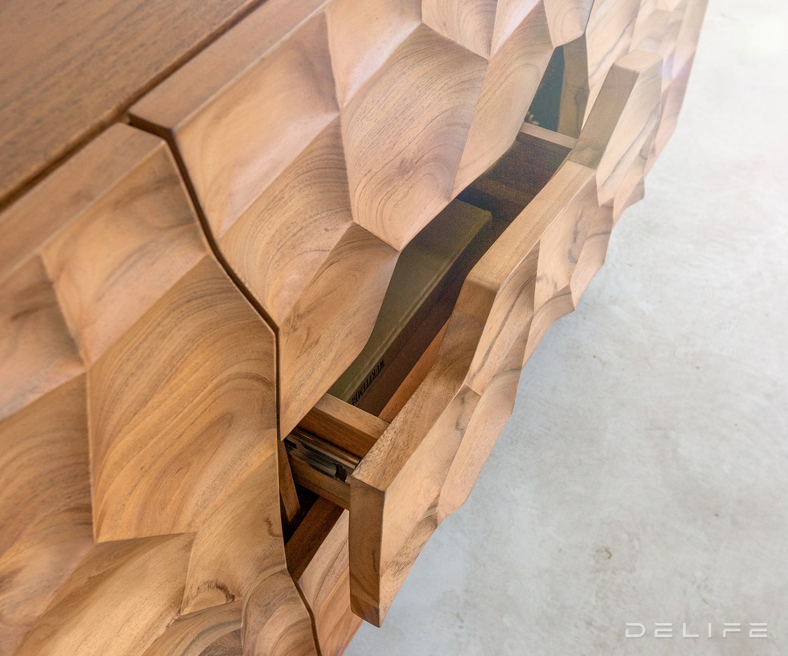 Komoda Solu, Material: Akacija