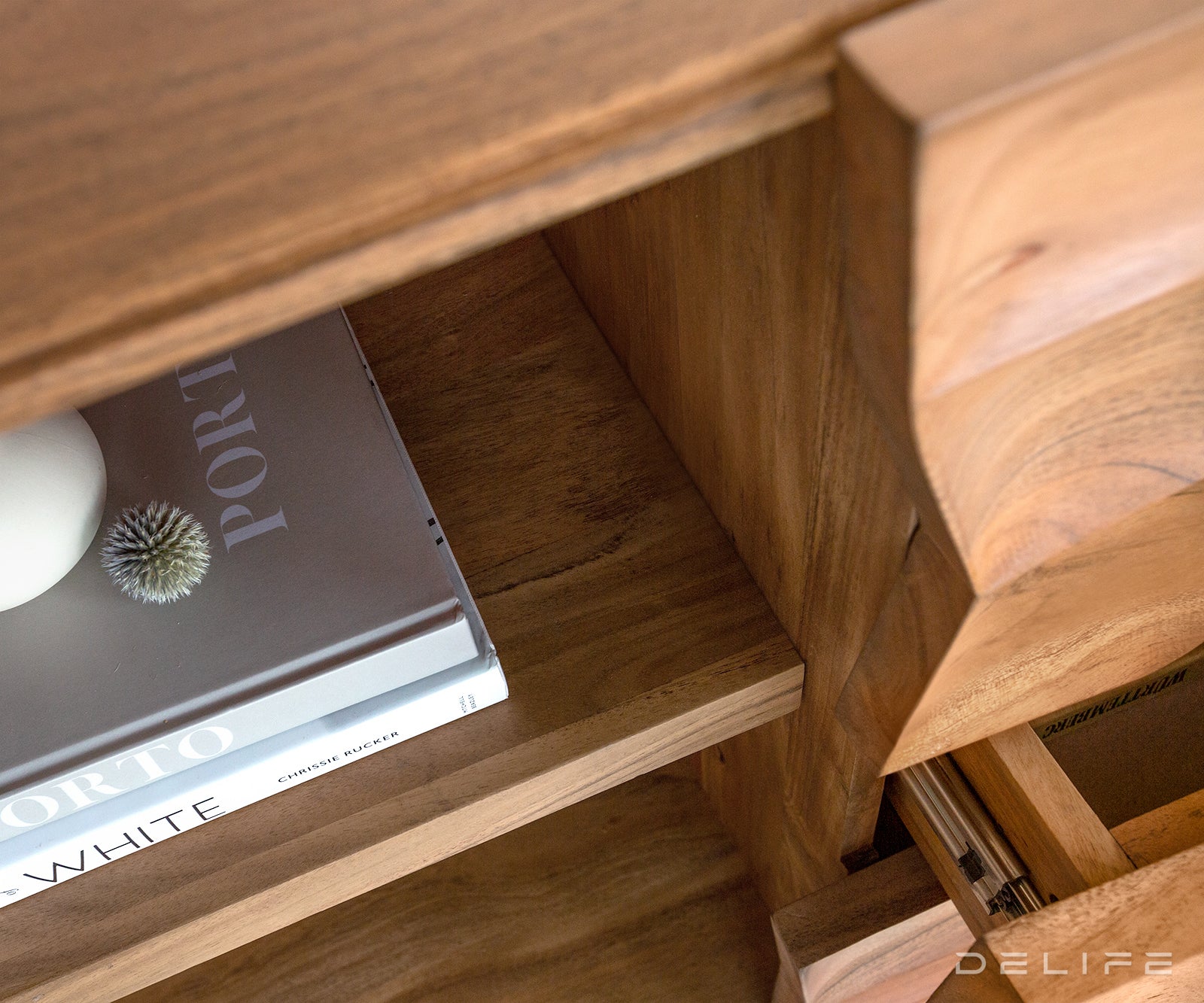 Komoda Solu, Material: Akacija