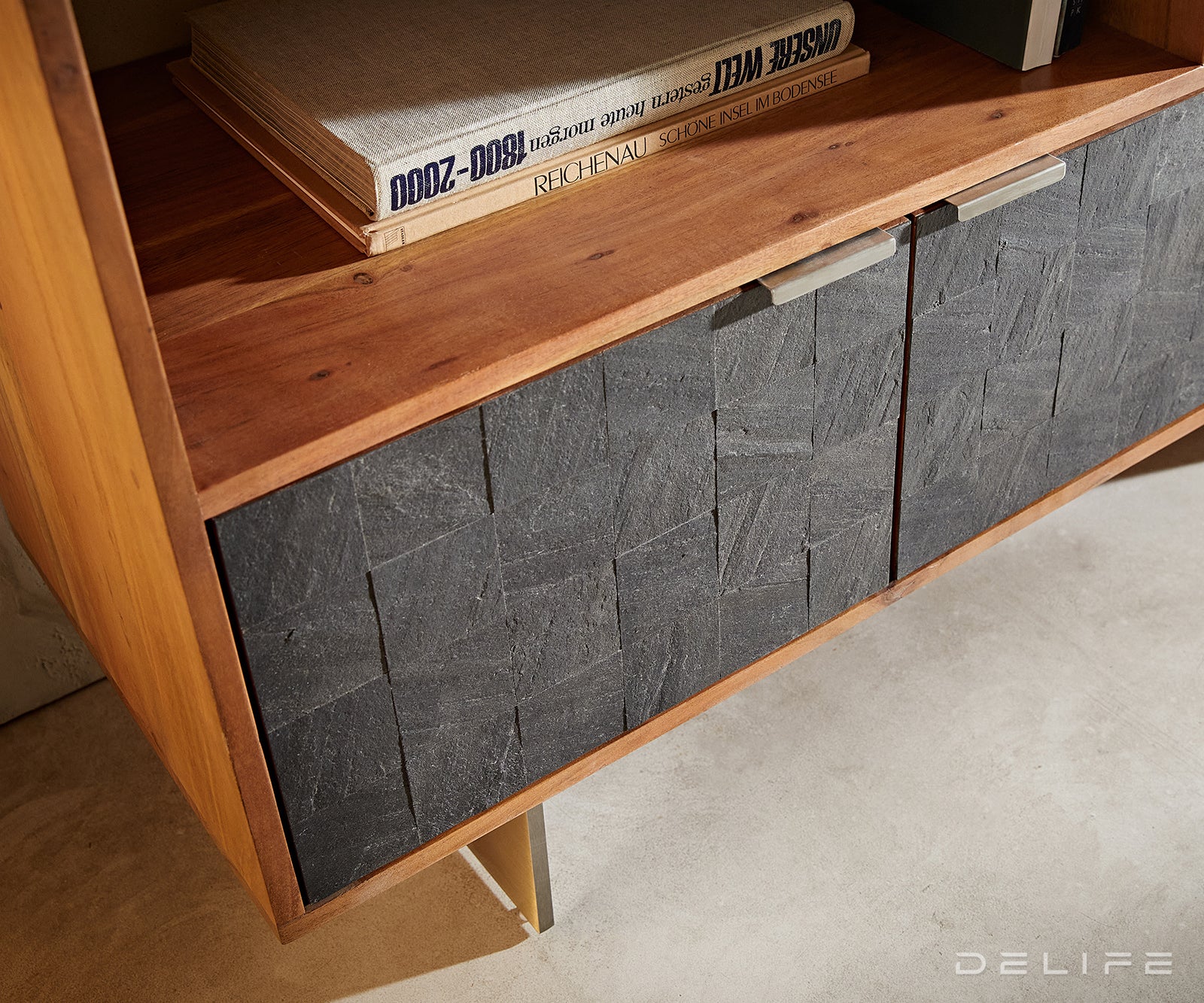 Visoka komoda Teele, Material: Akacija