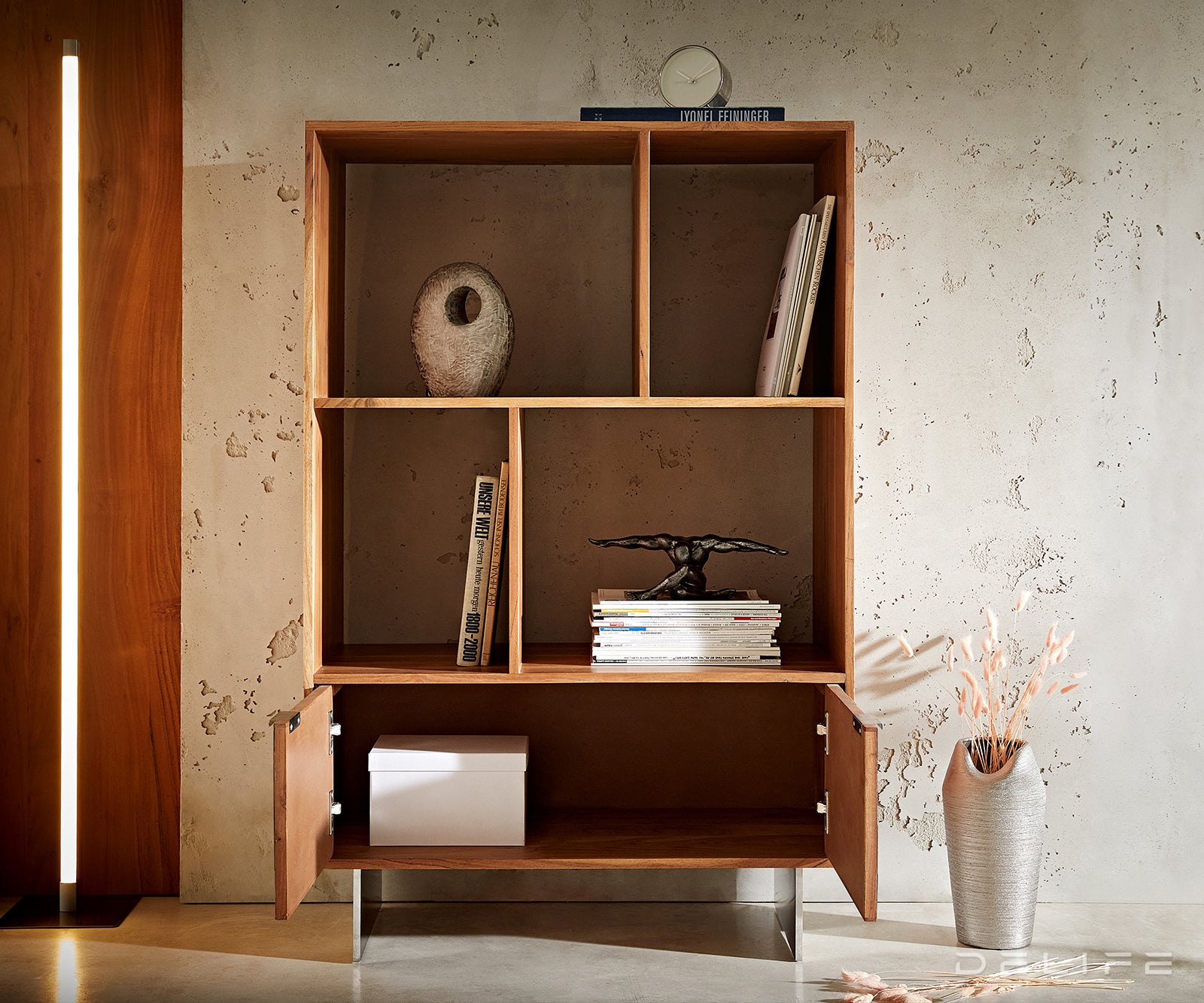 Visoka komoda Teele, Material: Akacija